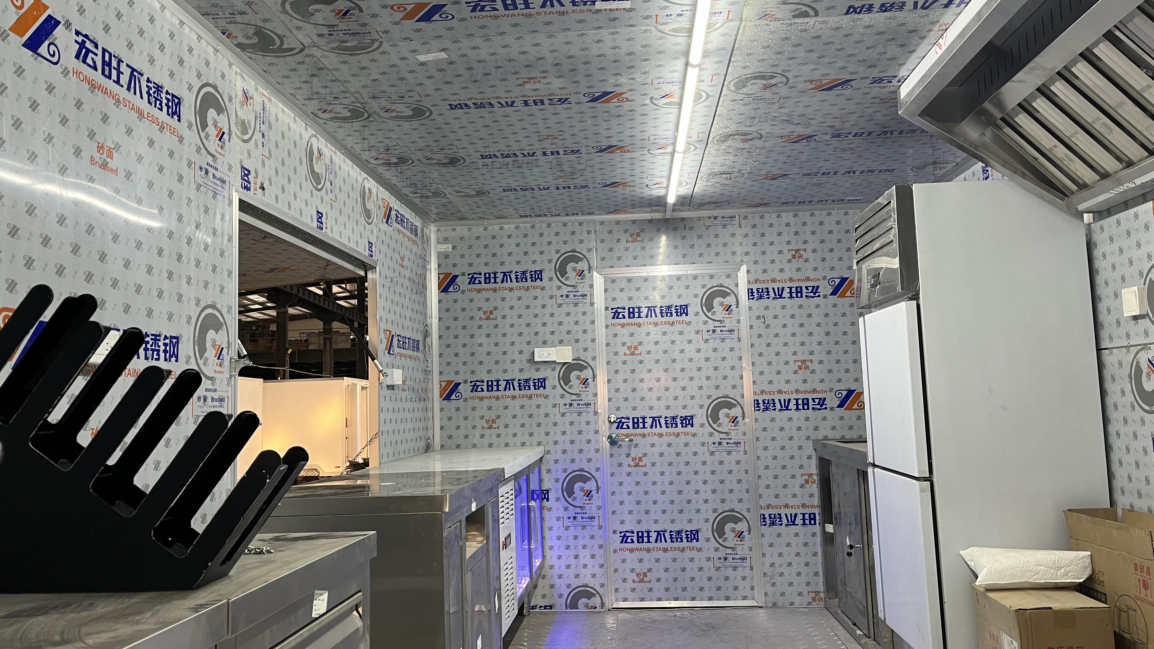 Black fashion mobile food truck: Creating a personalized food space and initiating a mobile business model
