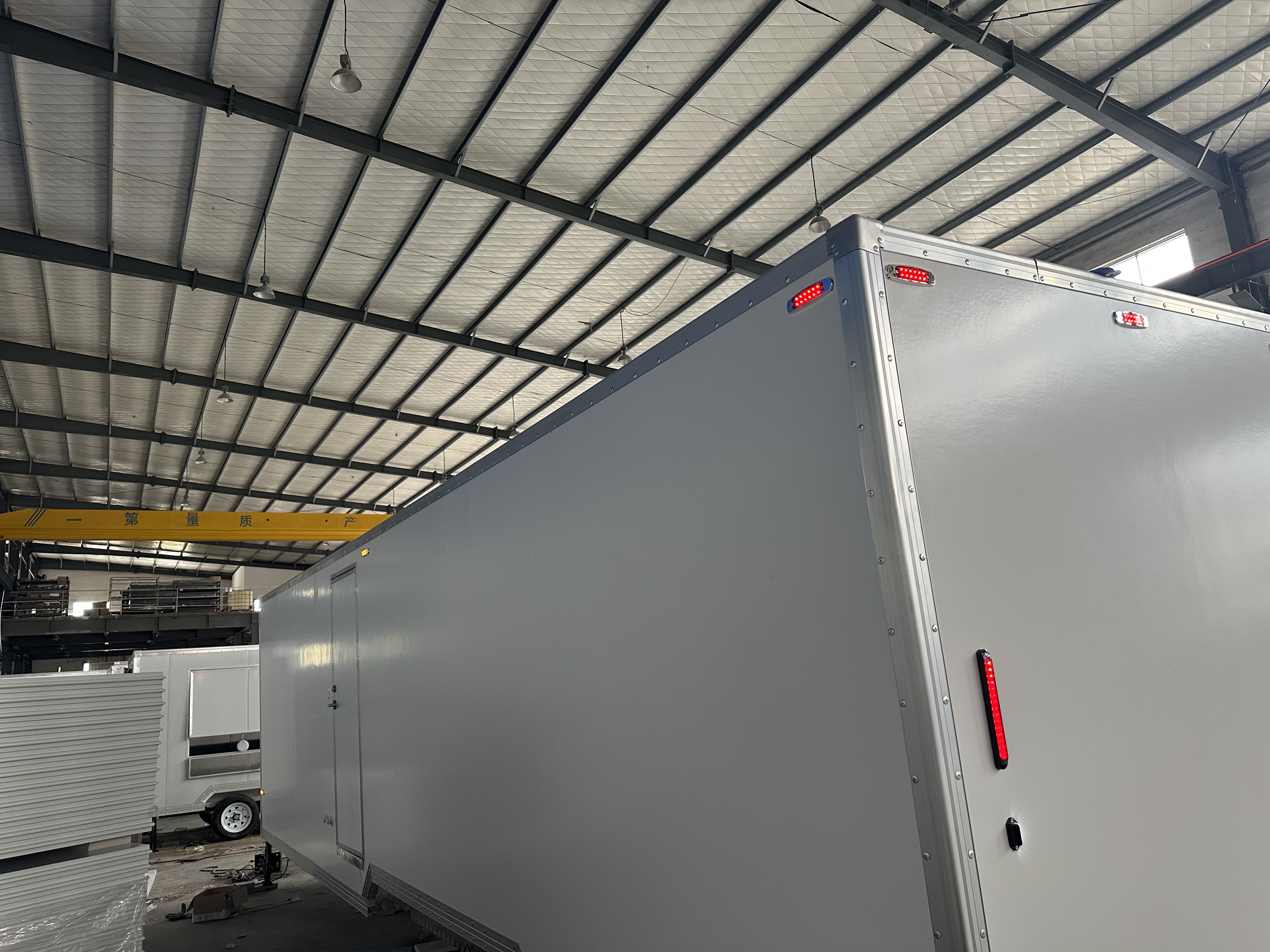 The multi-wheel mobile toilet is convenient to move and can meet the needs of multiple people using it simultaneously