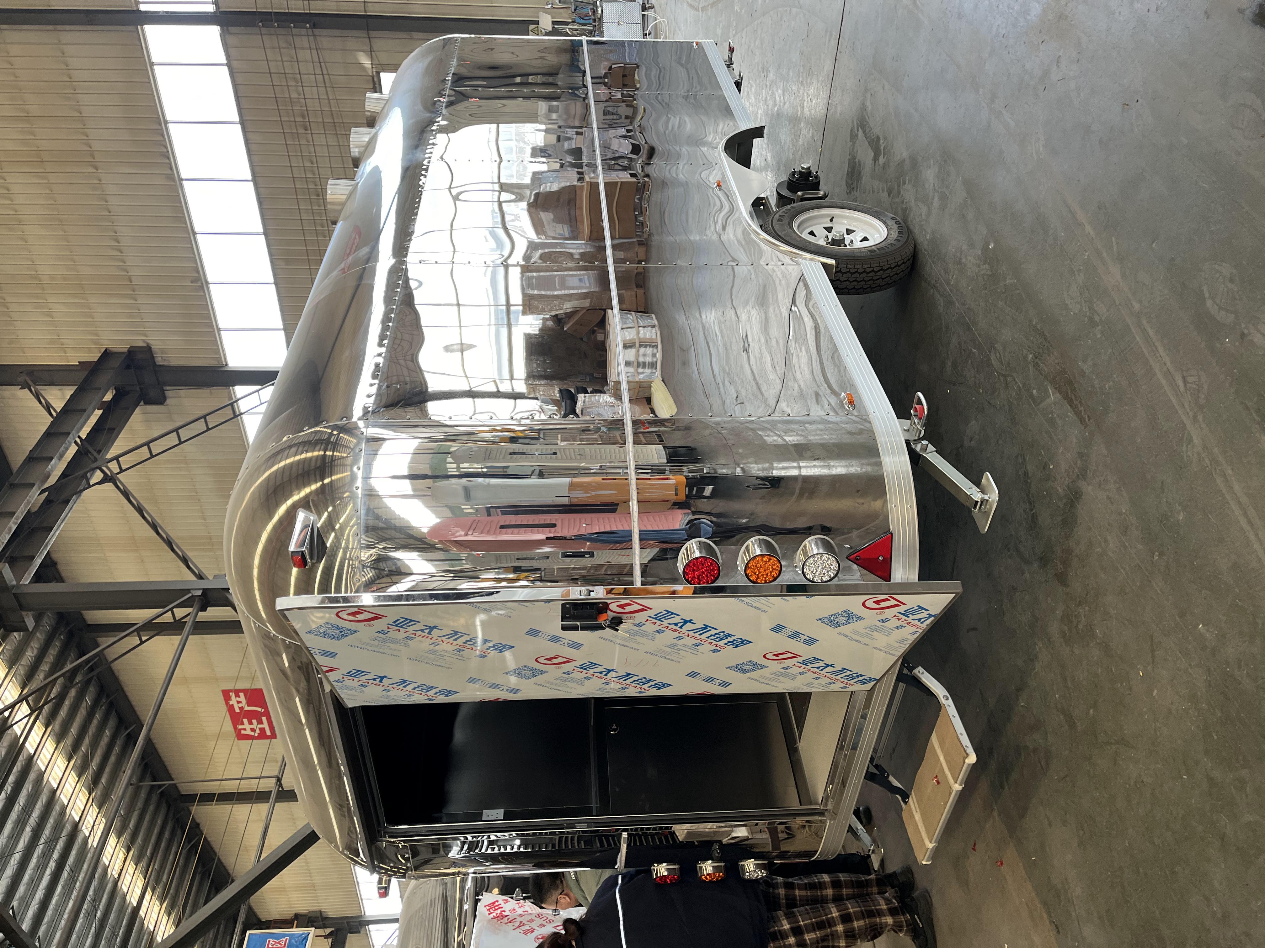 Fashionable mirror surface mobile food truck, multi-functional mobile snack truck, a great partner for outdoor business operations