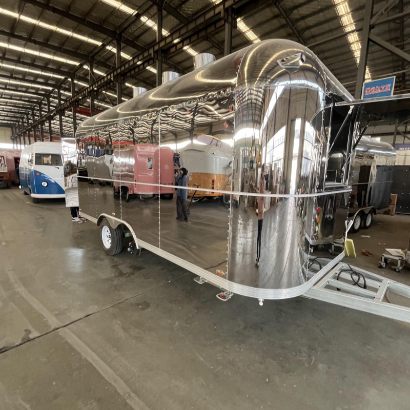Fashionable mirror surface mobile food truck, multi-functional mobile snack truck, a great partner for outdoor business operations