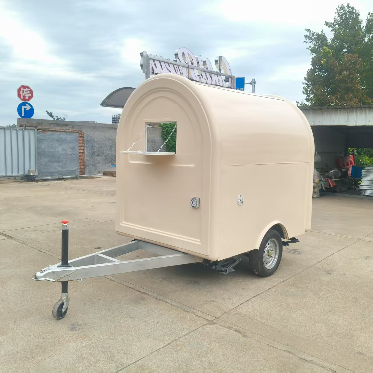 Beige arc-shaped door mobile shop portable mobile sales trailer