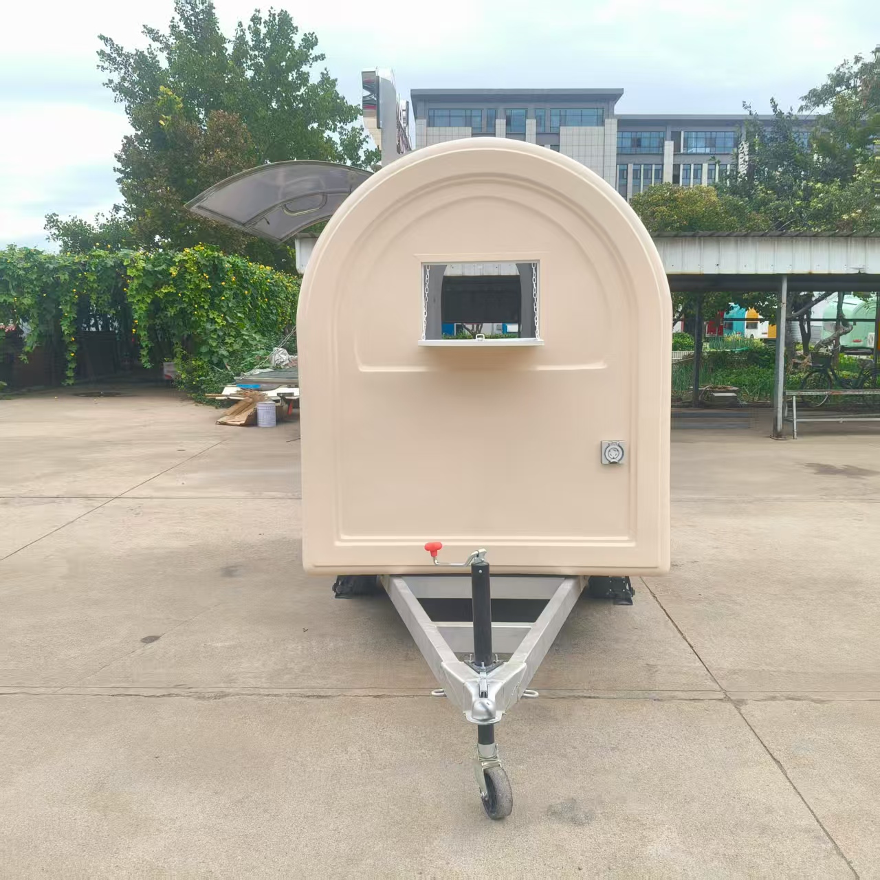 Beige arc-shaped door mobile shop portable mobile sales trailer