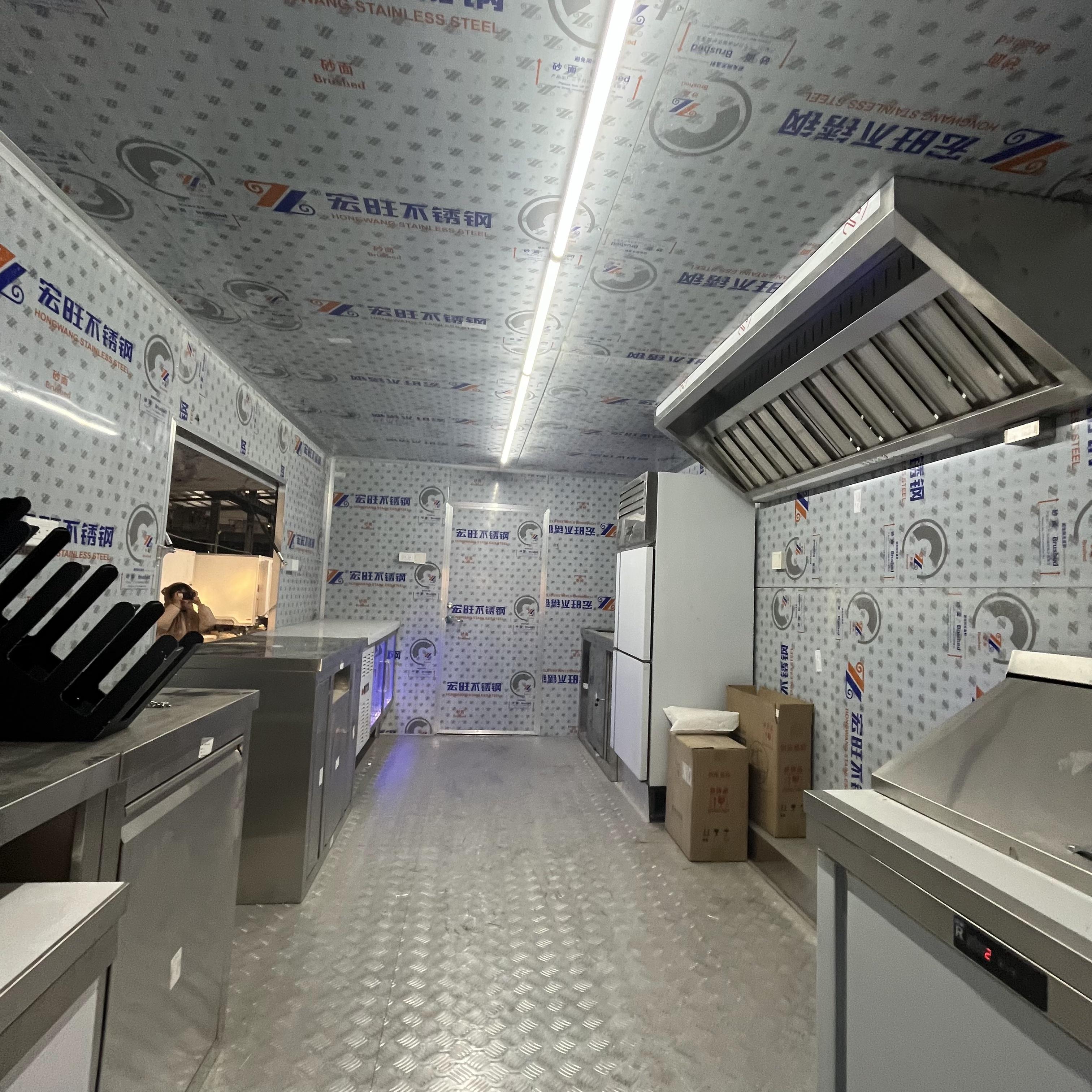 Black fashion mobile food truck: Creating a personalized food space and initiating a mobile business model