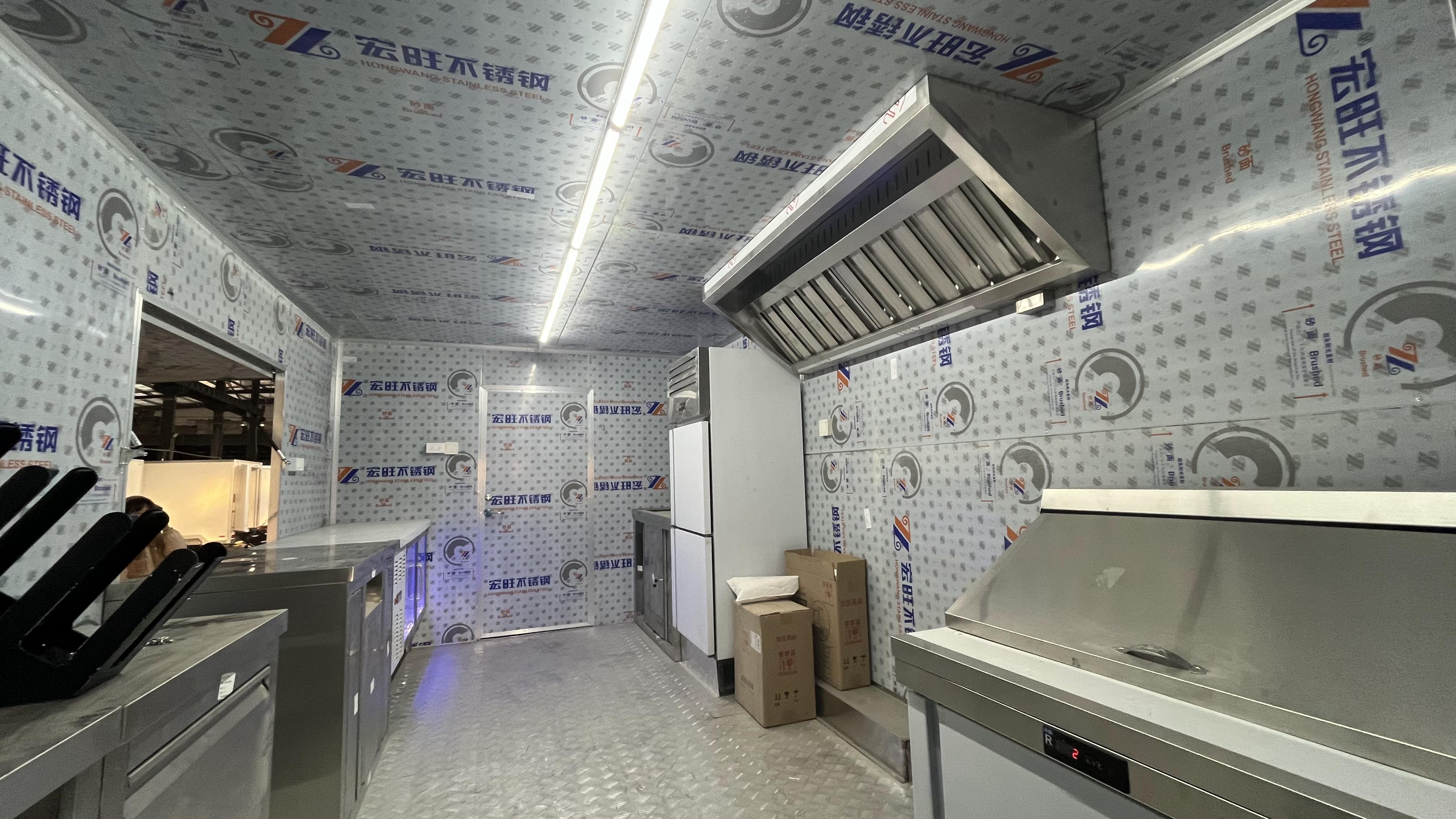 Black fashion mobile food truck: Creating a personalized food space and initiating a mobile business model