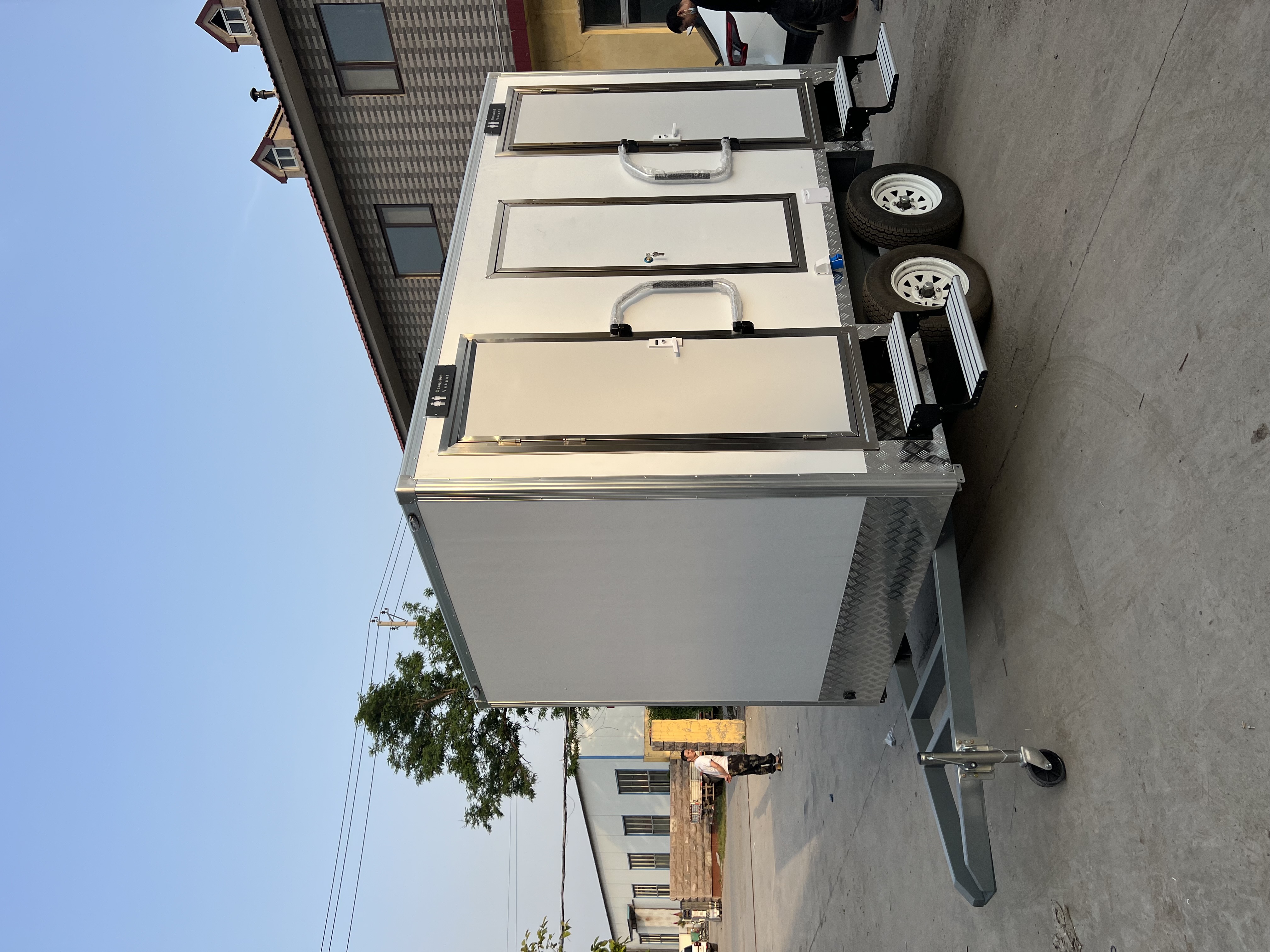Two-wheel mobile multi-cabin toilet, outdoor emergency and convenient toilet