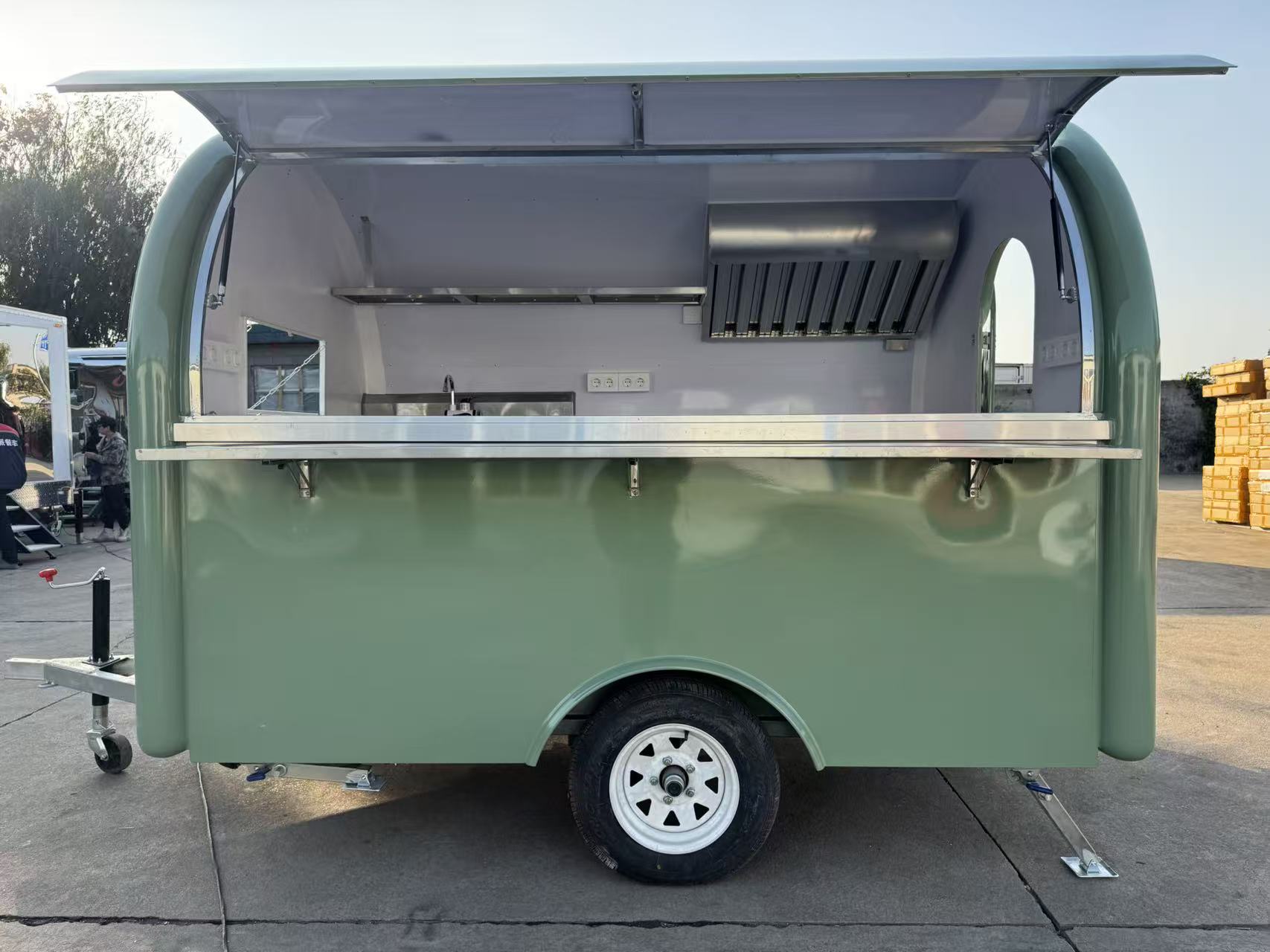 Retro avocado green mobile food truck - A street food start-up tool that combines appearance, quality and strength