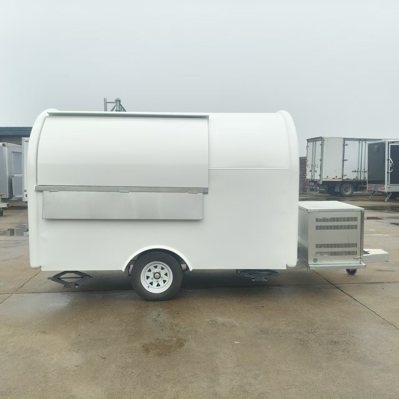 Fashionable white multi-functional mobile food truck