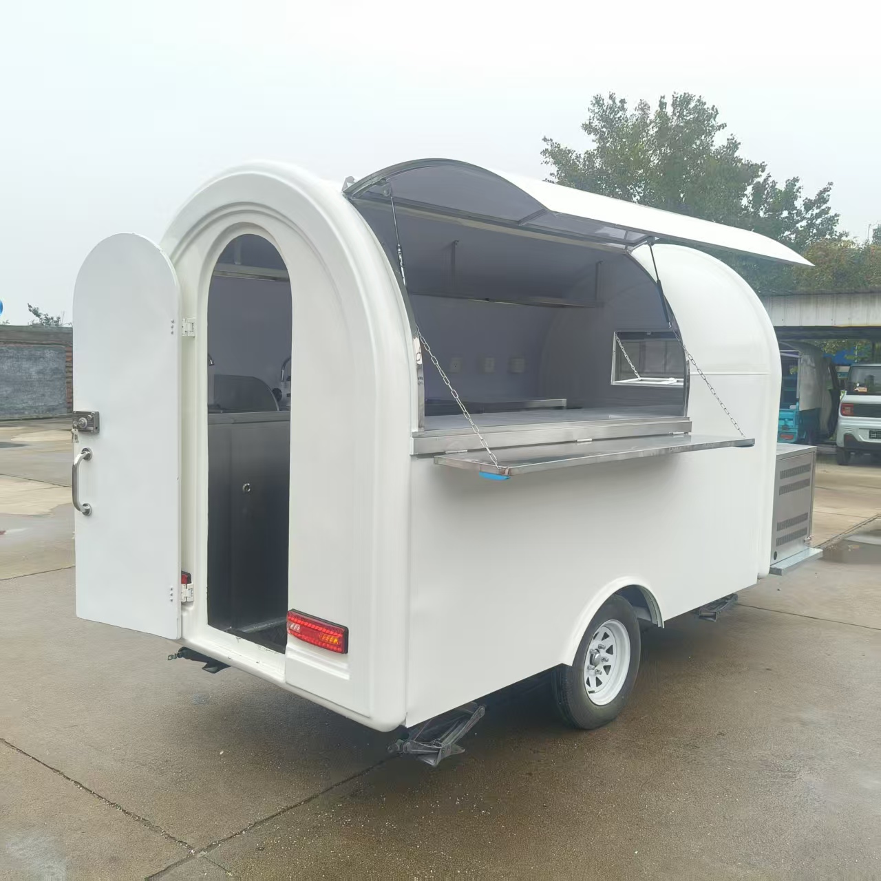 Fashionable white multi-functional mobile food truck