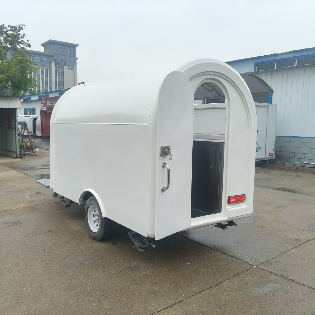 Fashionable white multi-functional mobile food truck