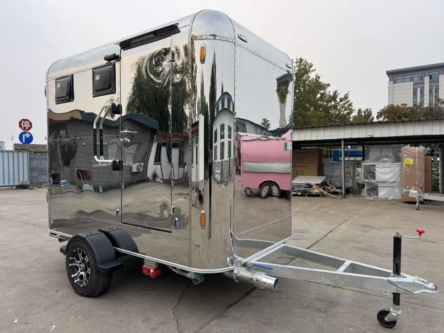 Industrial-Chic Stainless Steel Food Trailer – Robust Design for Your Mobile Dining Venture