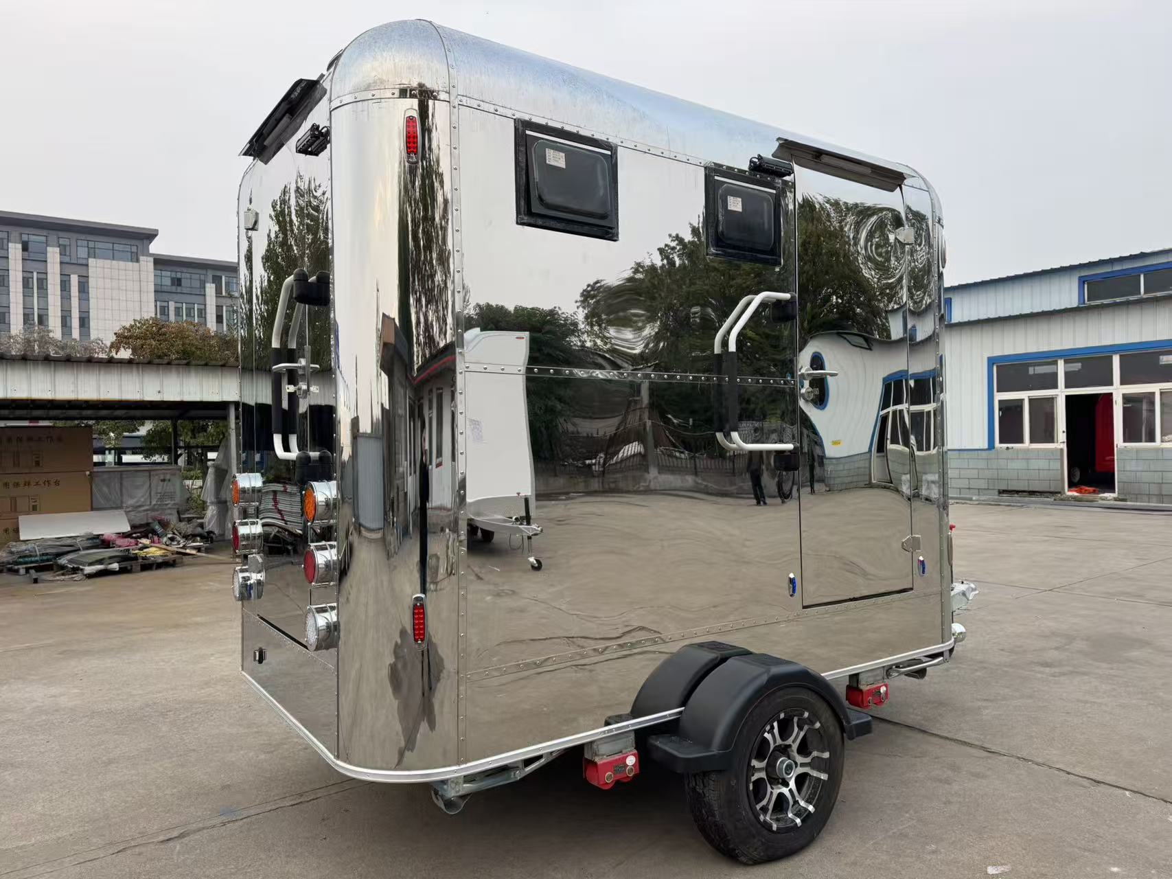 Industrial-Chic Stainless Steel Food Trailer – Robust Design for Your Mobile Dining Venture