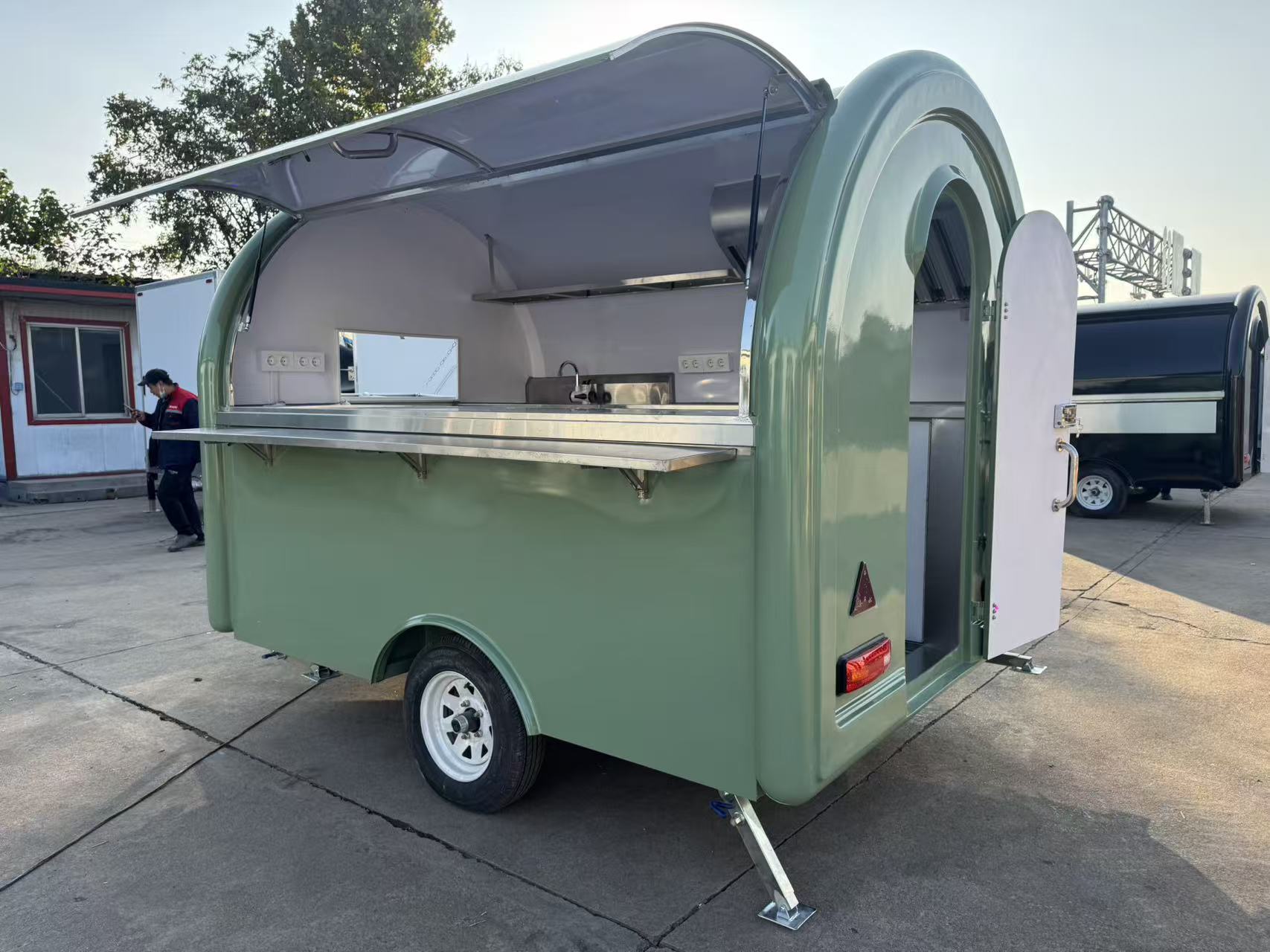 Retro avocado green mobile food truck - A street food start-up tool that combines appearance, quality and strength