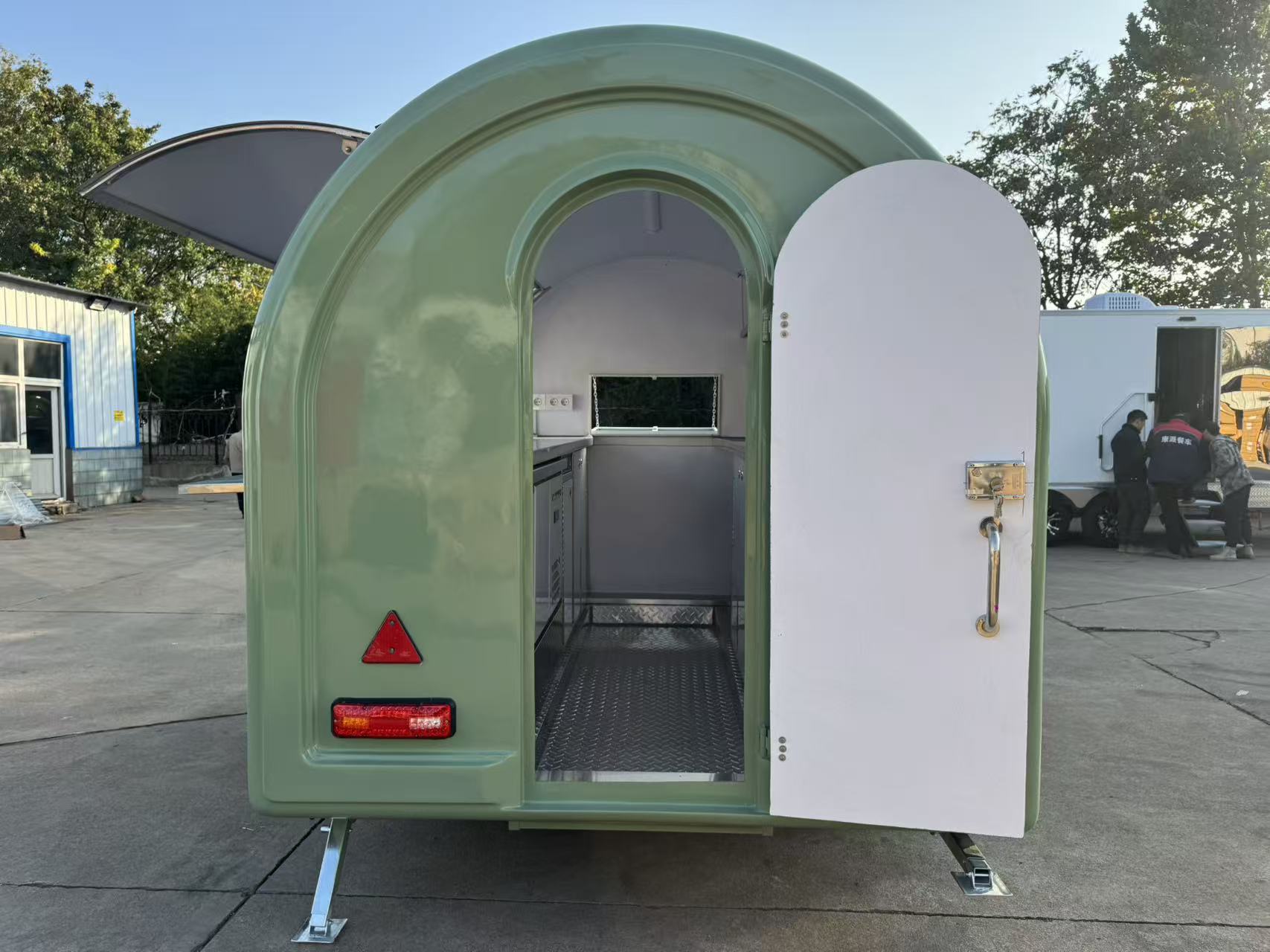 Retro avocado green mobile food truck - A street food start-up tool that combines appearance, quality and strength