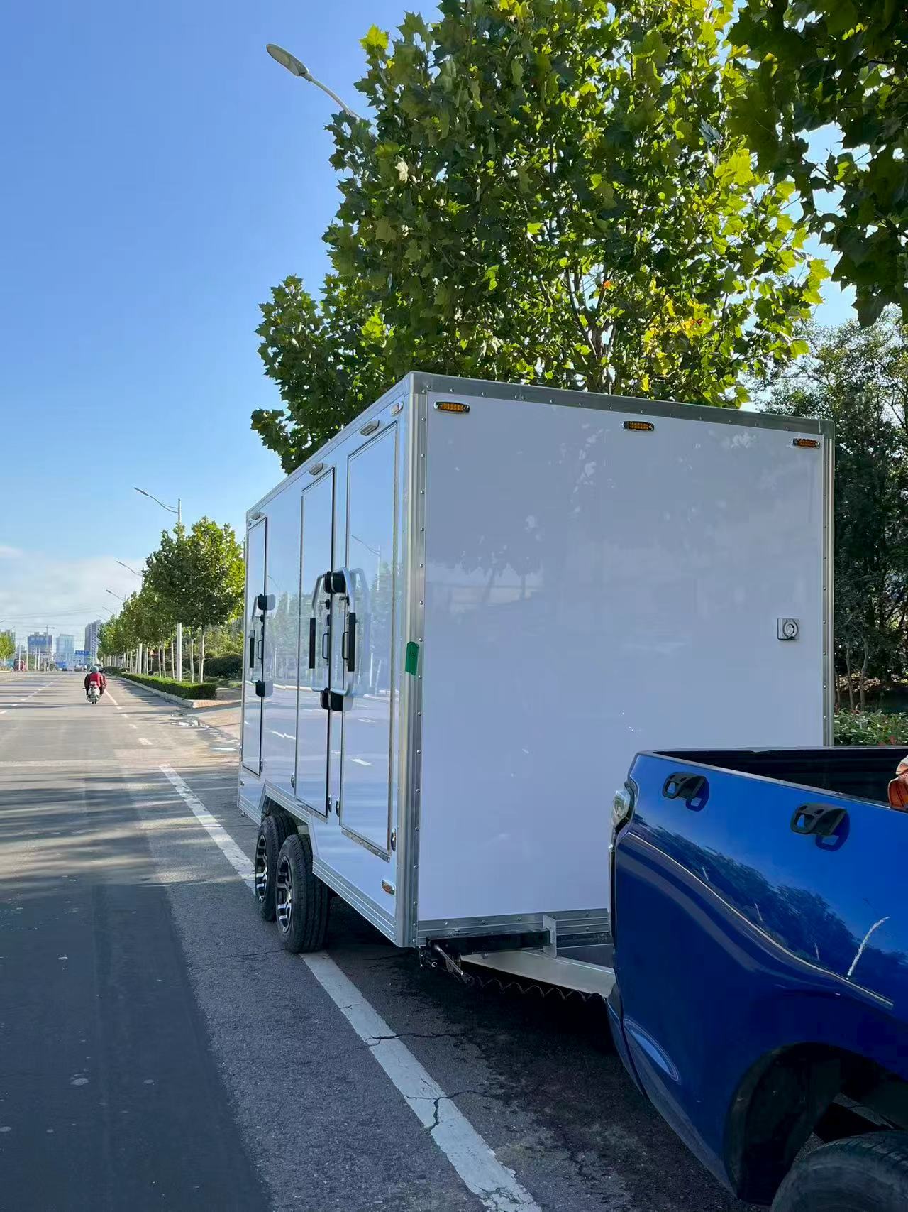 Outdoor multi-cabin mobile toilets, meeting the needs of multiple users