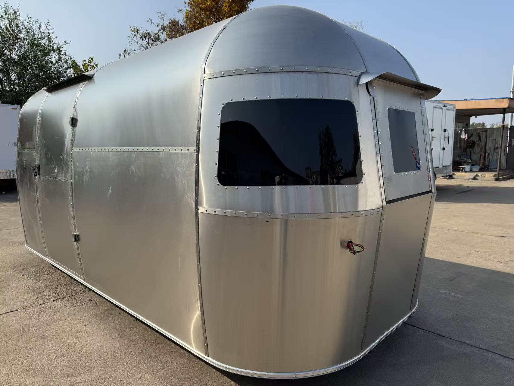 Retro-style all-aluminum mobile food truck, popular check-in level mobile food truck, multi-functional commercial trailer food truck