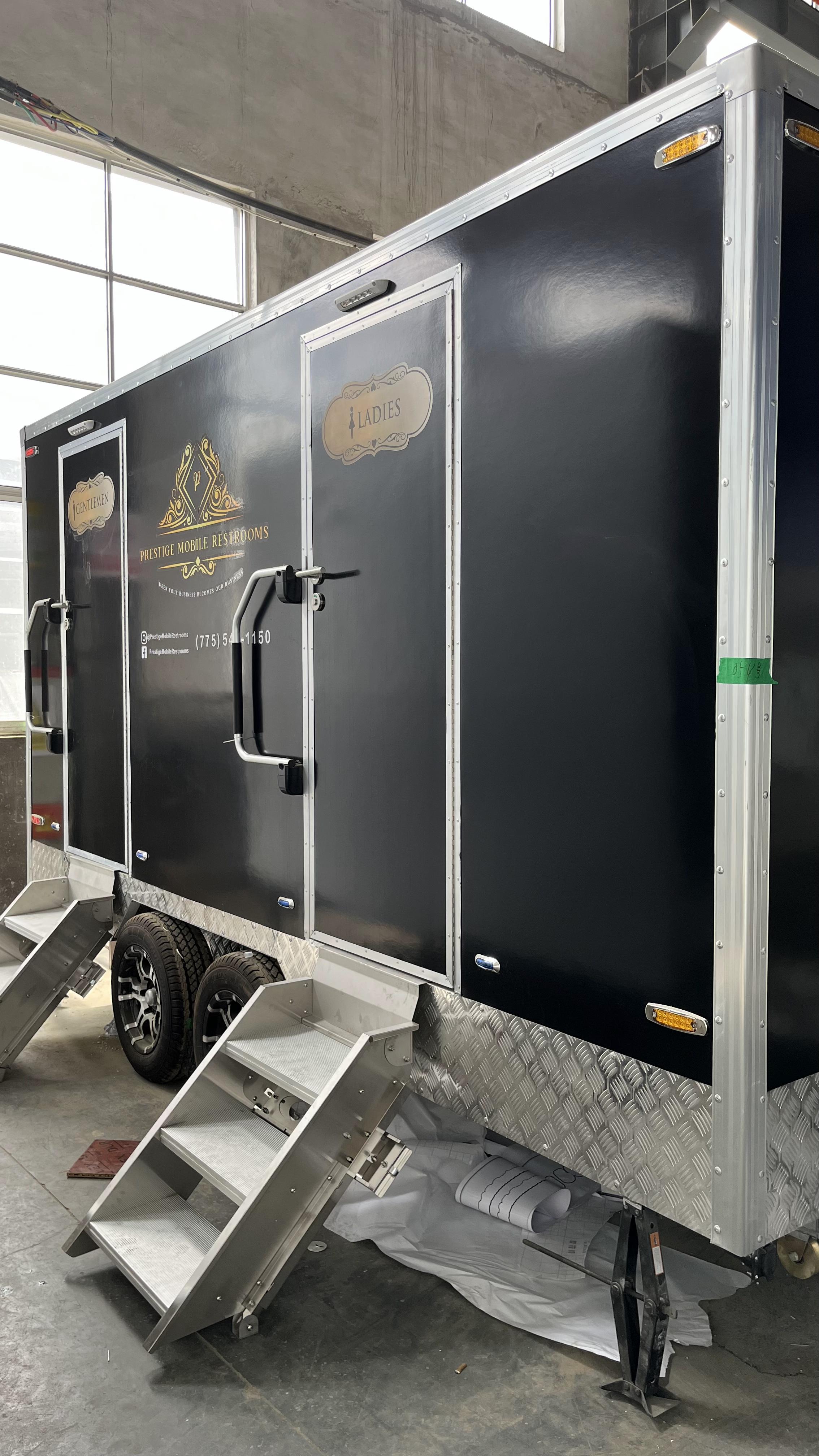 High-end mobile toilet trailer with staircase design. Commercial-grade mobile toilets are suitable for scenarios such as weddings, exhibitions, and celebrations