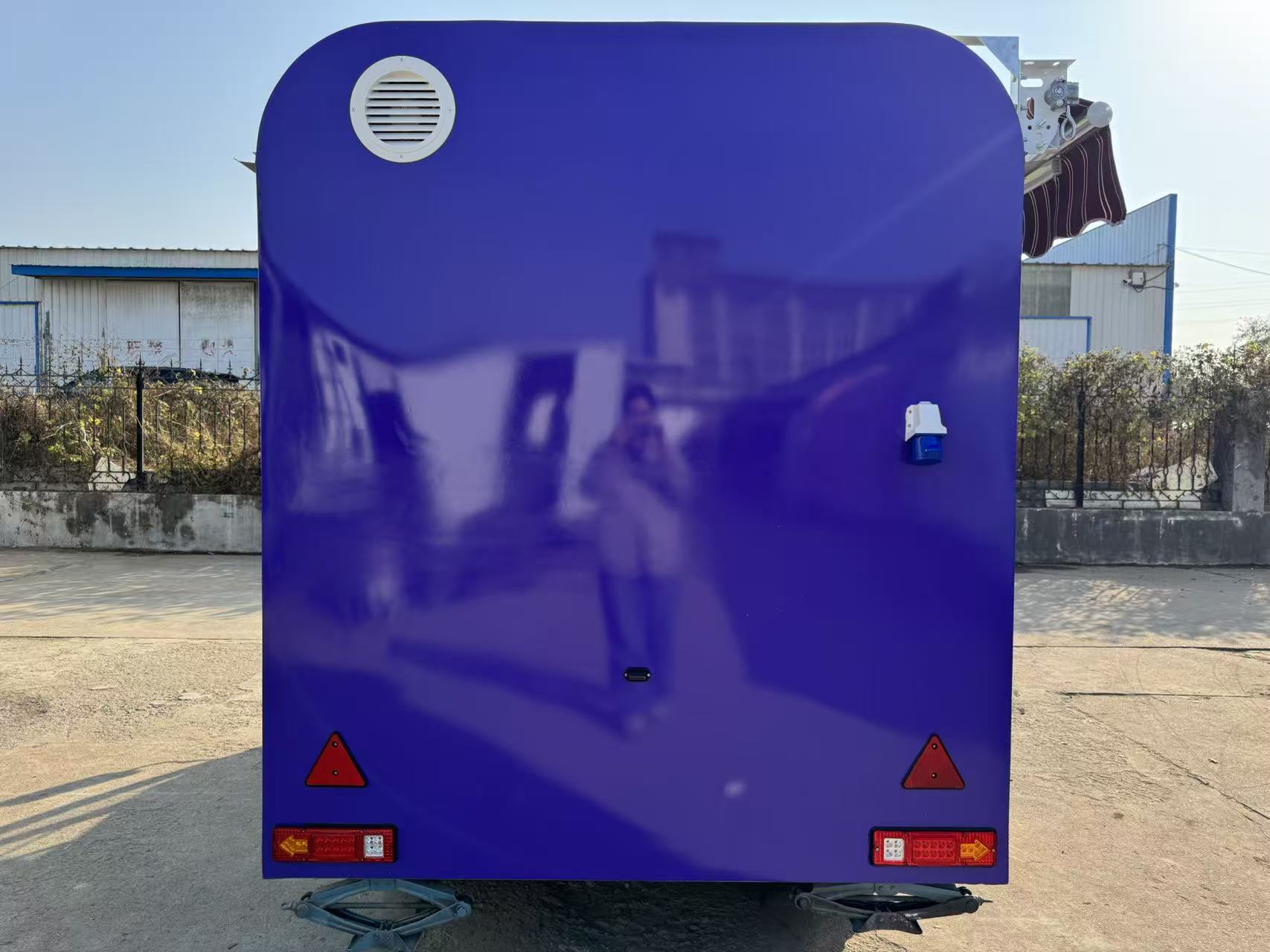 Purple and green color contrast mobile catering vehicle, electric three-wheeled mobile food truck, street snack business equipment