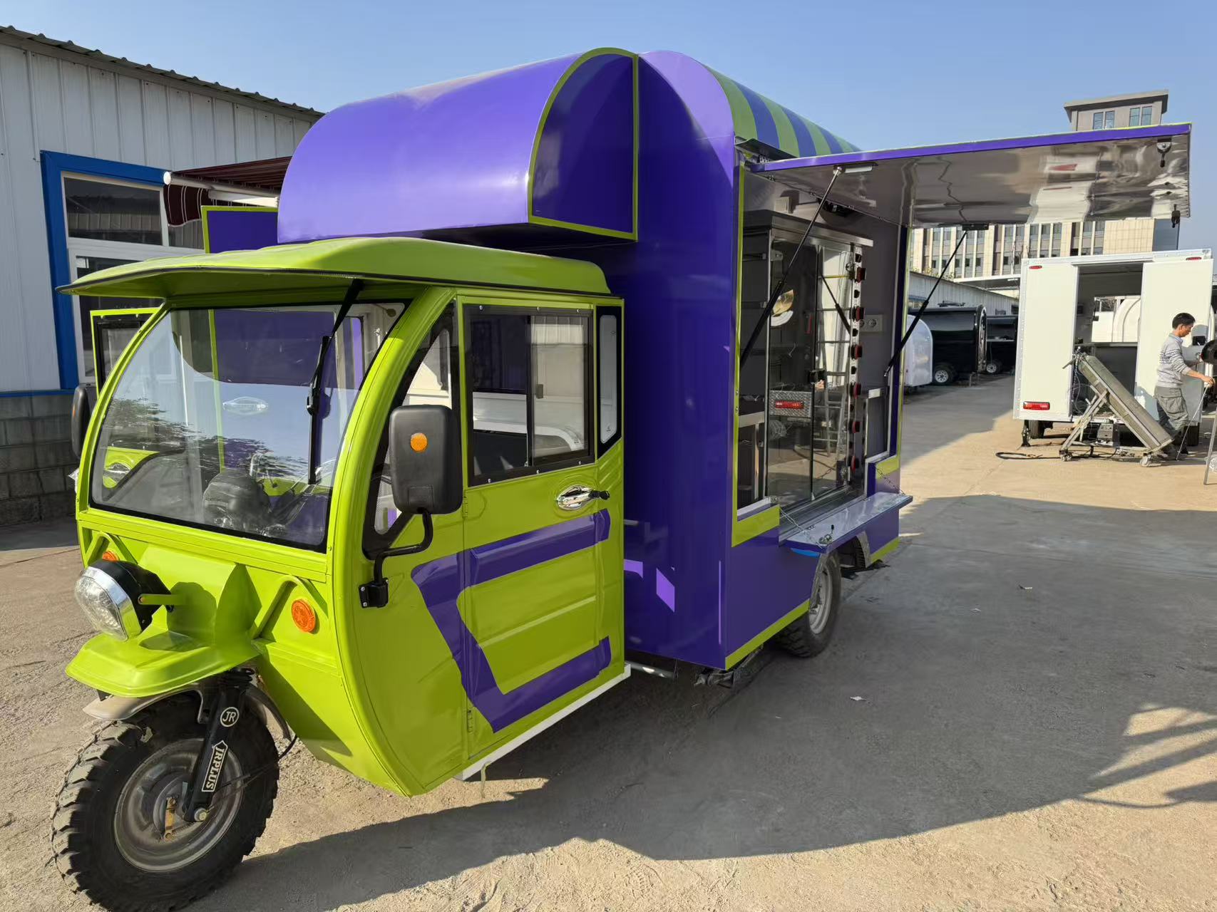 Purple and green color contrast mobile catering vehicle, electric three-wheeled mobile food truck, street snack business equipment