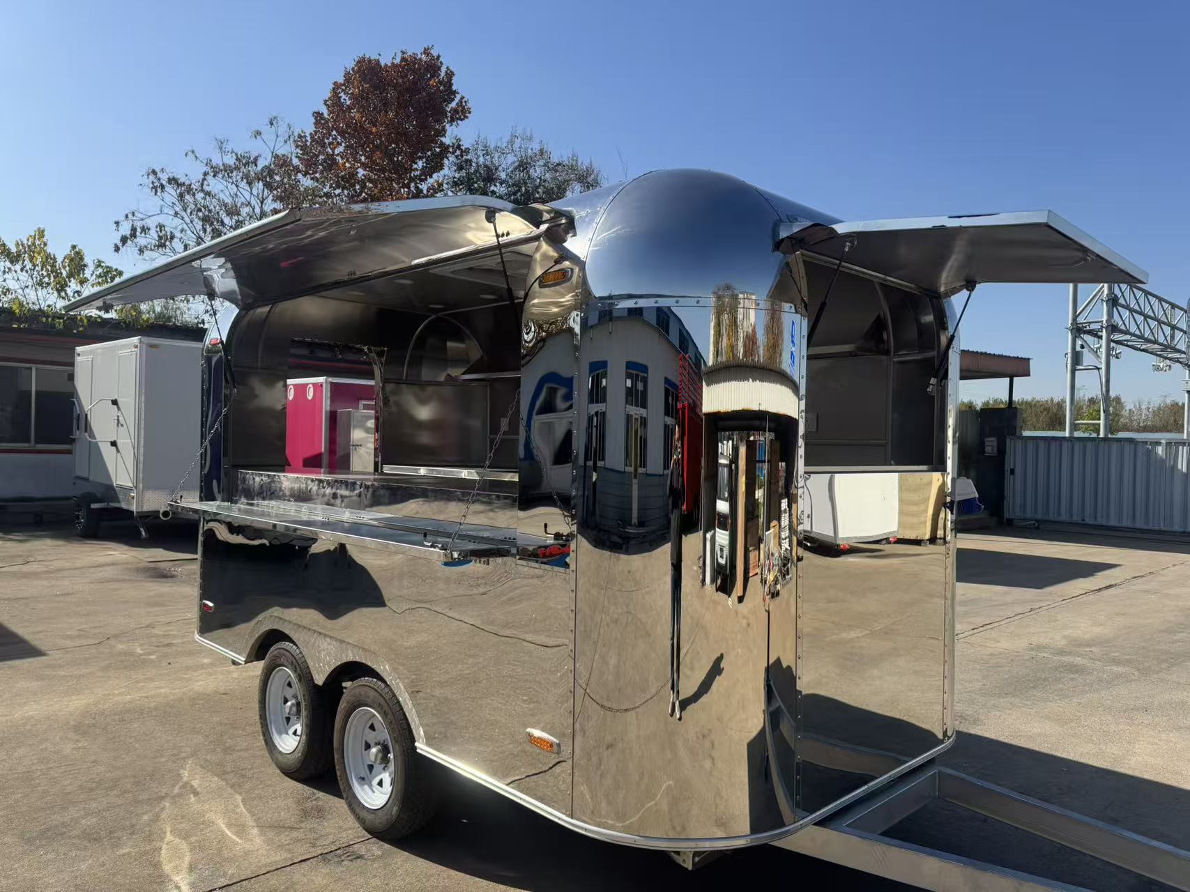 Mirror-finish stainless steel mobile food truck, multi-functional mobile food truck, commercial snack and fast food sales trailer