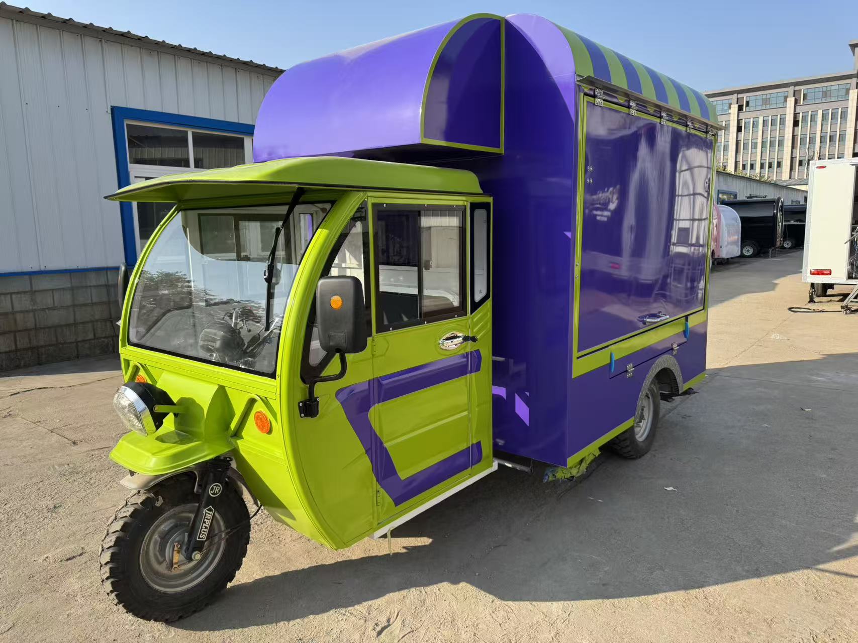 Purple and green color contrast mobile catering vehicle, electric three-wheeled mobile food truck, street snack business equipment
