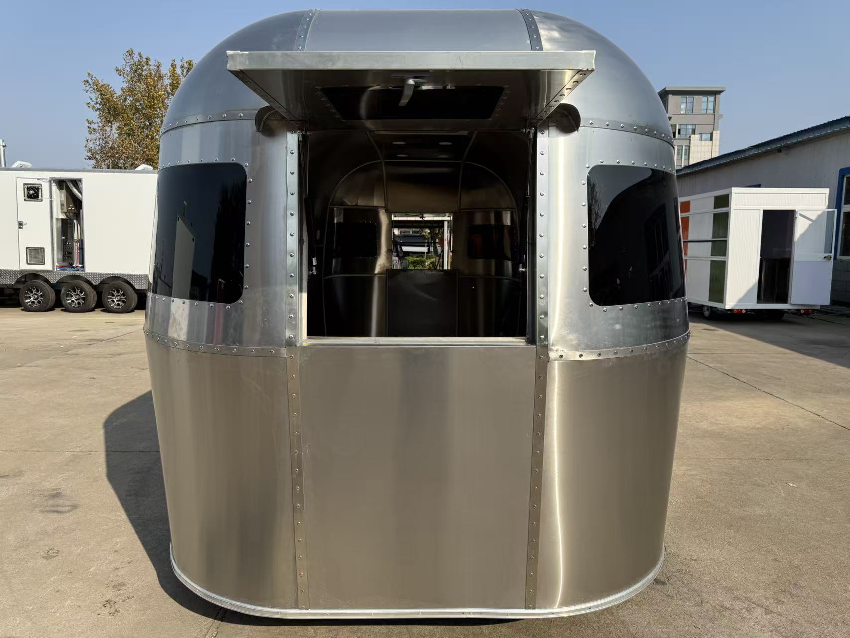 Retro-style all-aluminum mobile food truck, popular check-in level mobile food truck, multi-functional commercial trailer food truck