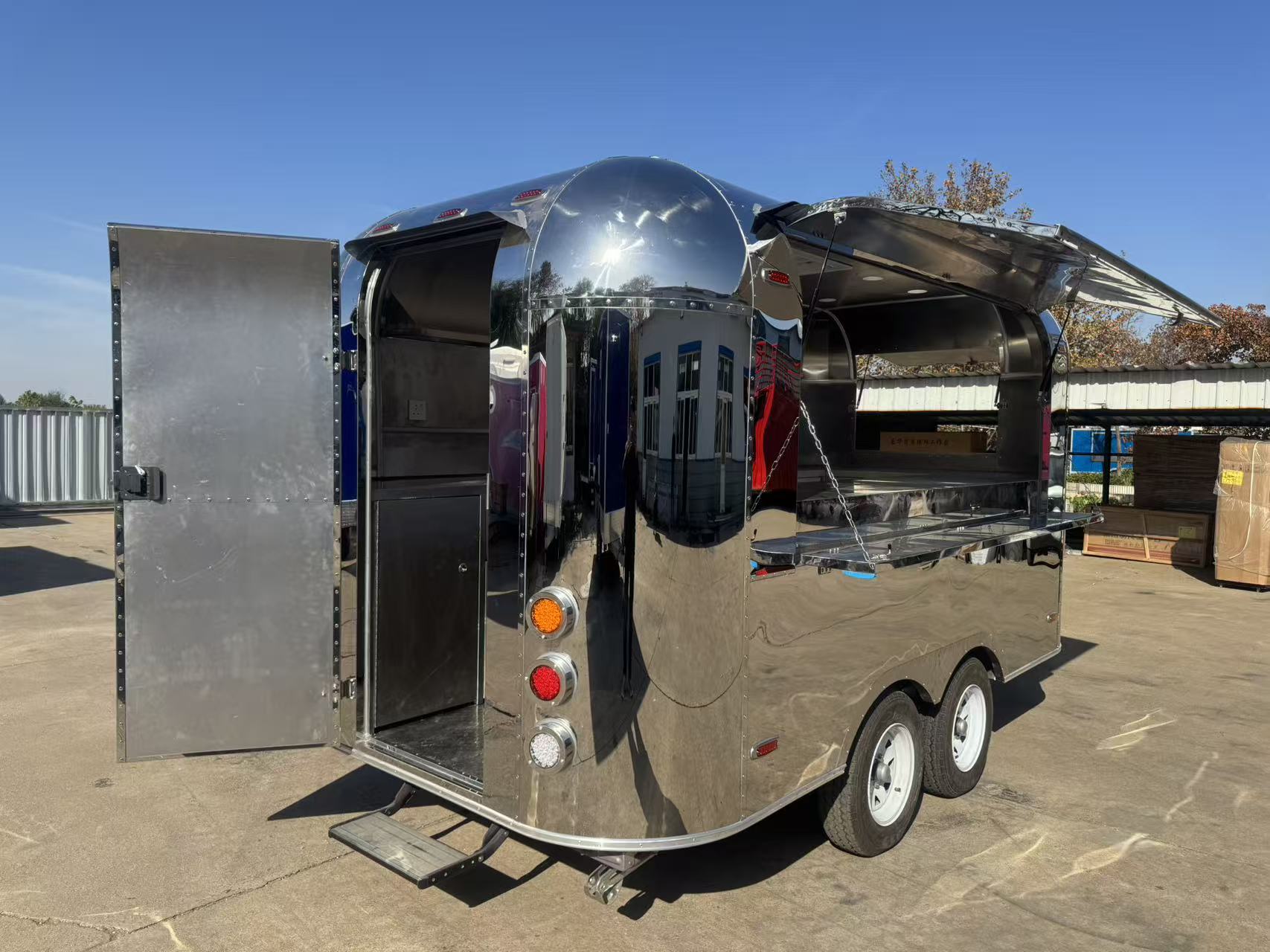 Mirror-finish stainless steel mobile food truck, multi-functional mobile food truck, commercial snack and fast food sales trailer