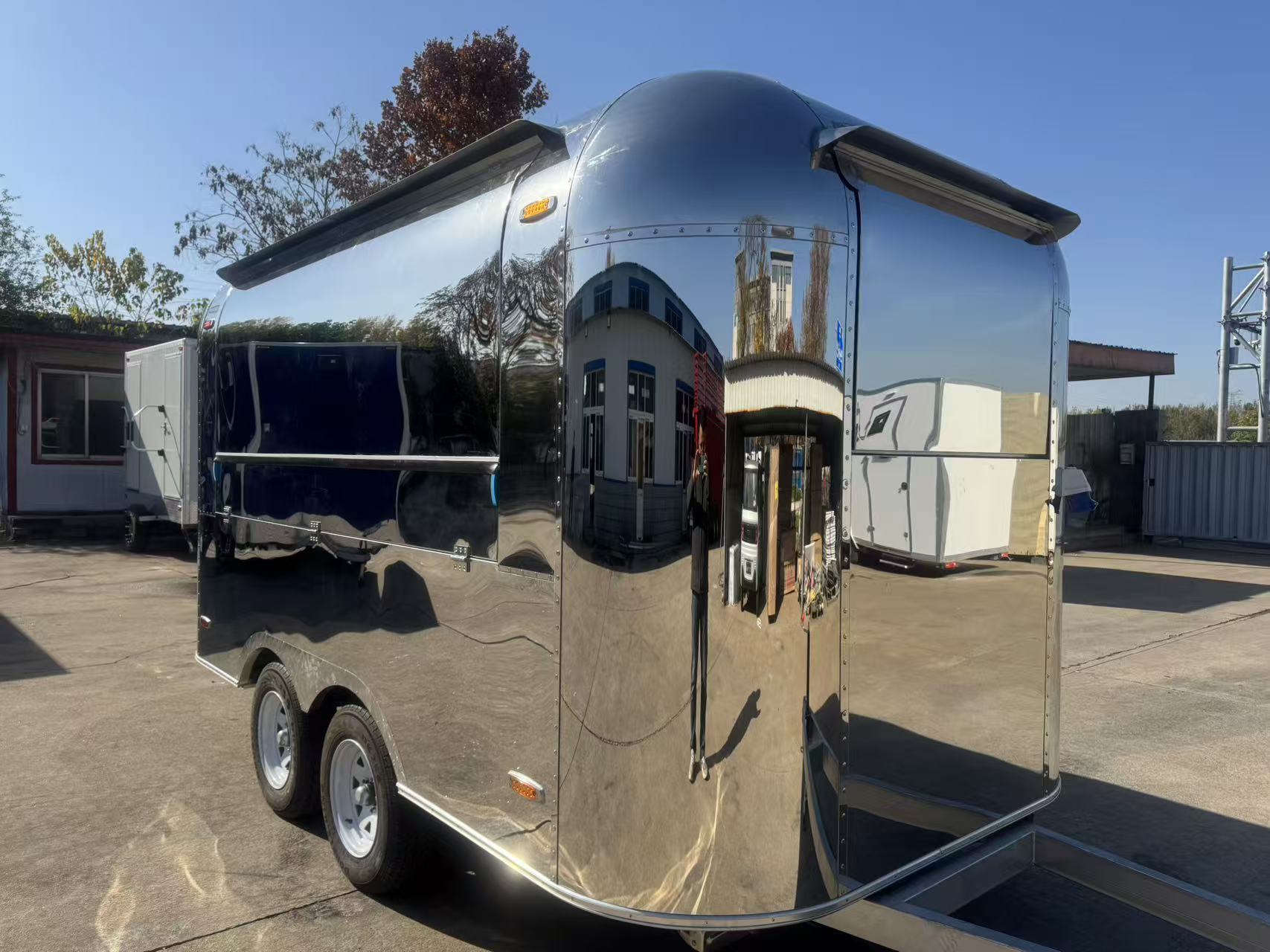 Mirror-finish stainless steel mobile food truck, multi-functional mobile food truck, commercial snack and fast food sales trailer