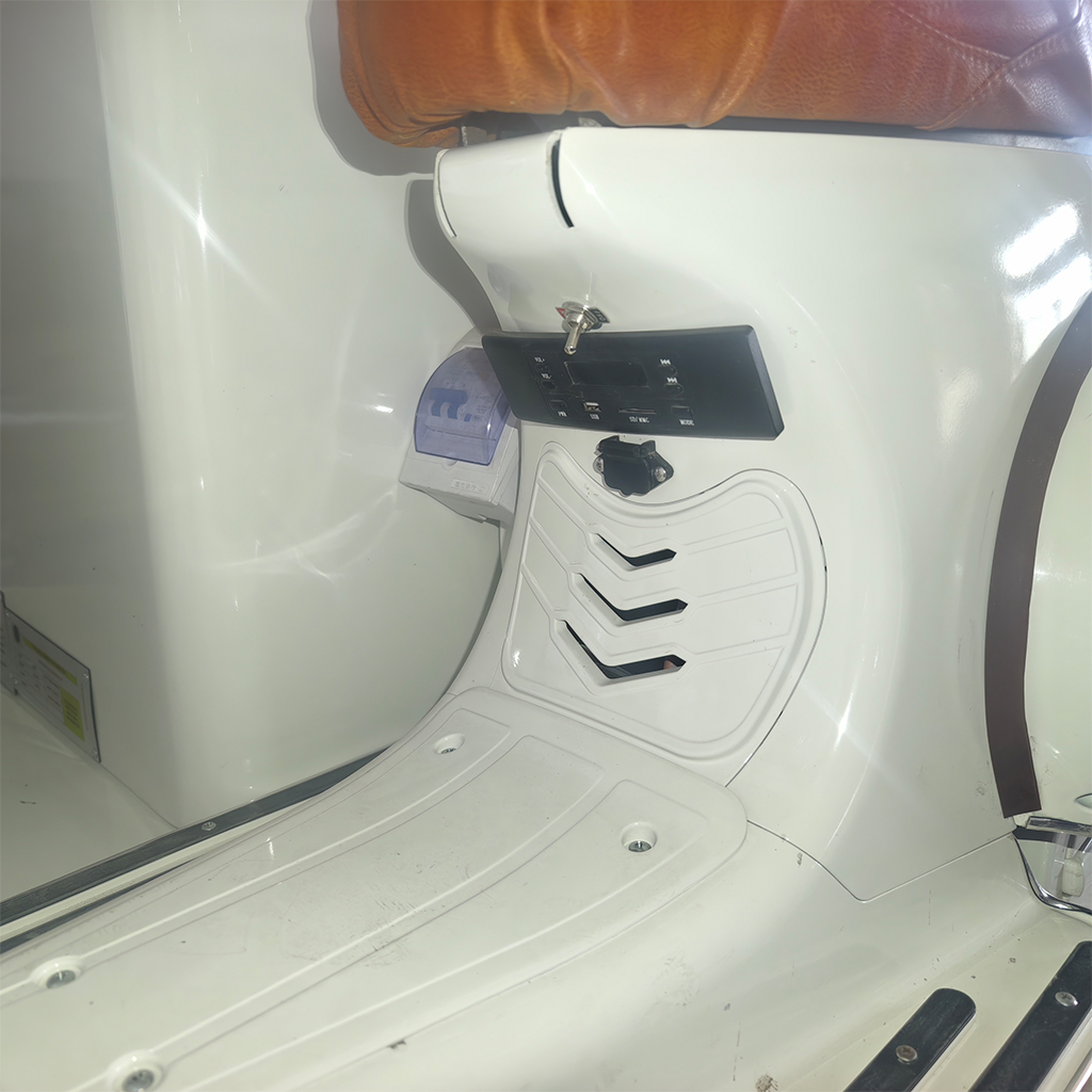 Retro cartoon electric vending cart, ice cream and snack stall tricycle, customizable refrigeration function mobile sales equipment