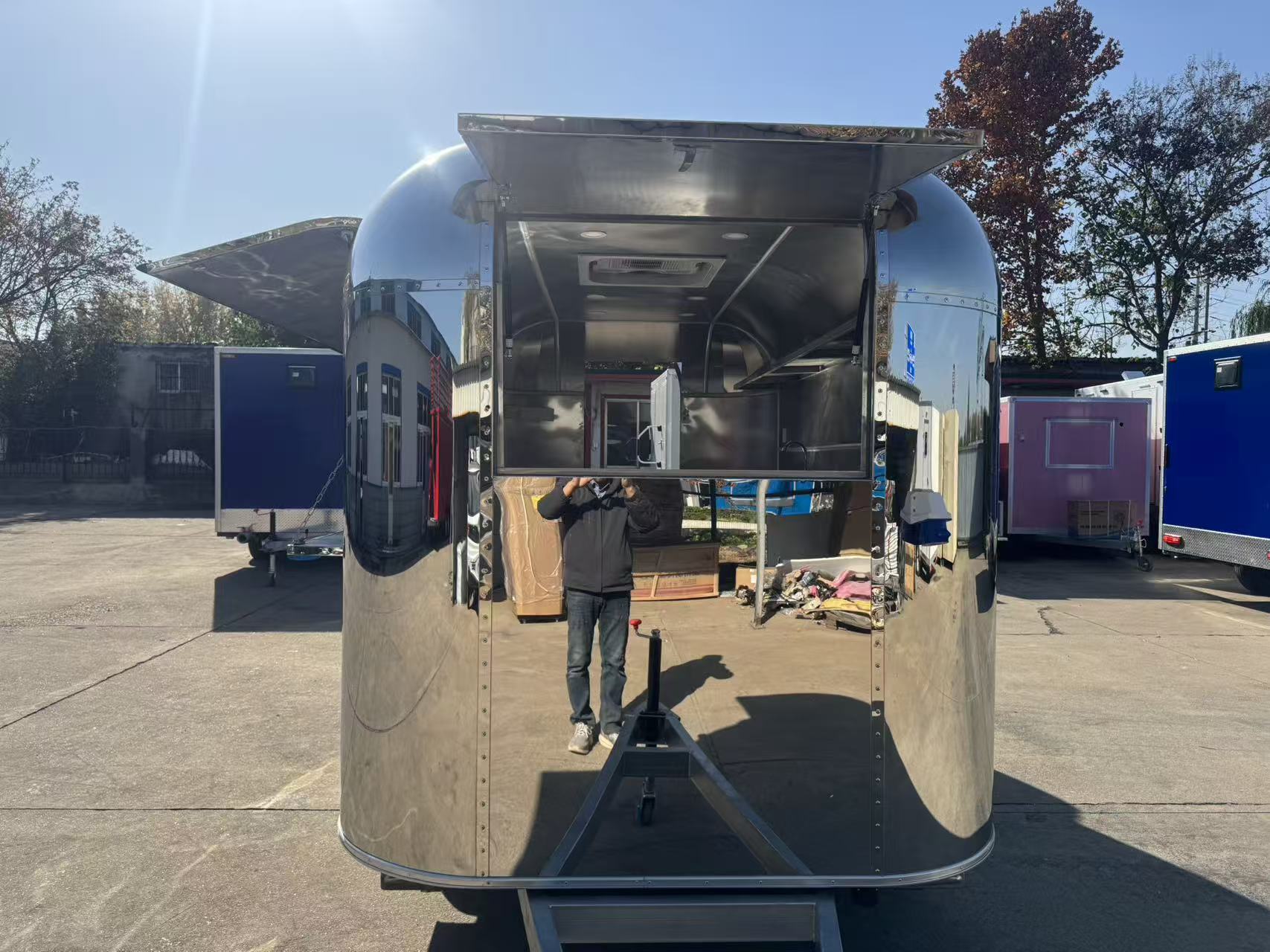 Mirror-finish stainless steel mobile food truck, multi-functional mobile food truck, commercial snack and fast food sales trailer