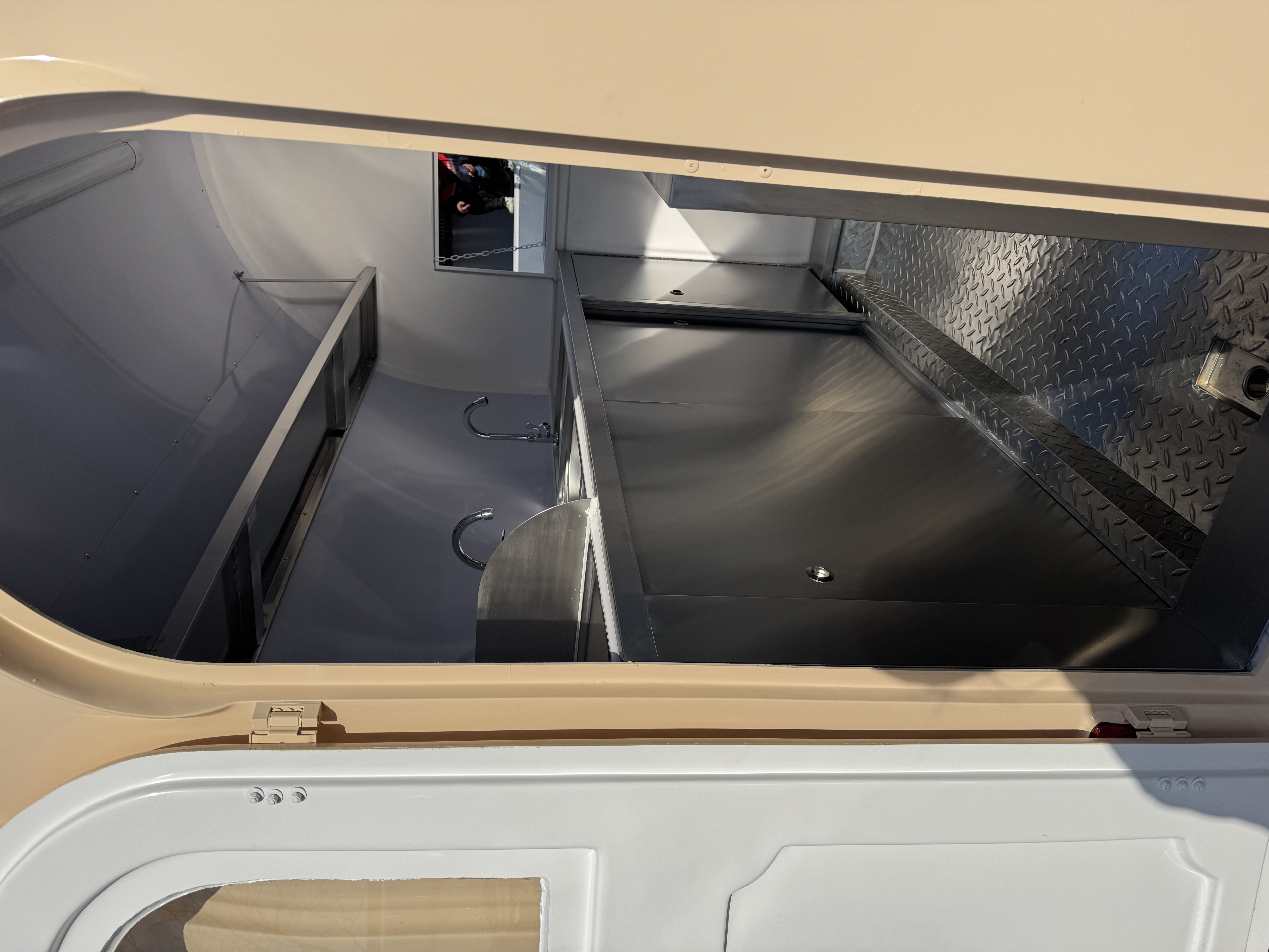 Cream-colored arc-shaped mobile food truck - a multi-functional mobile food truck for popular street food stalls