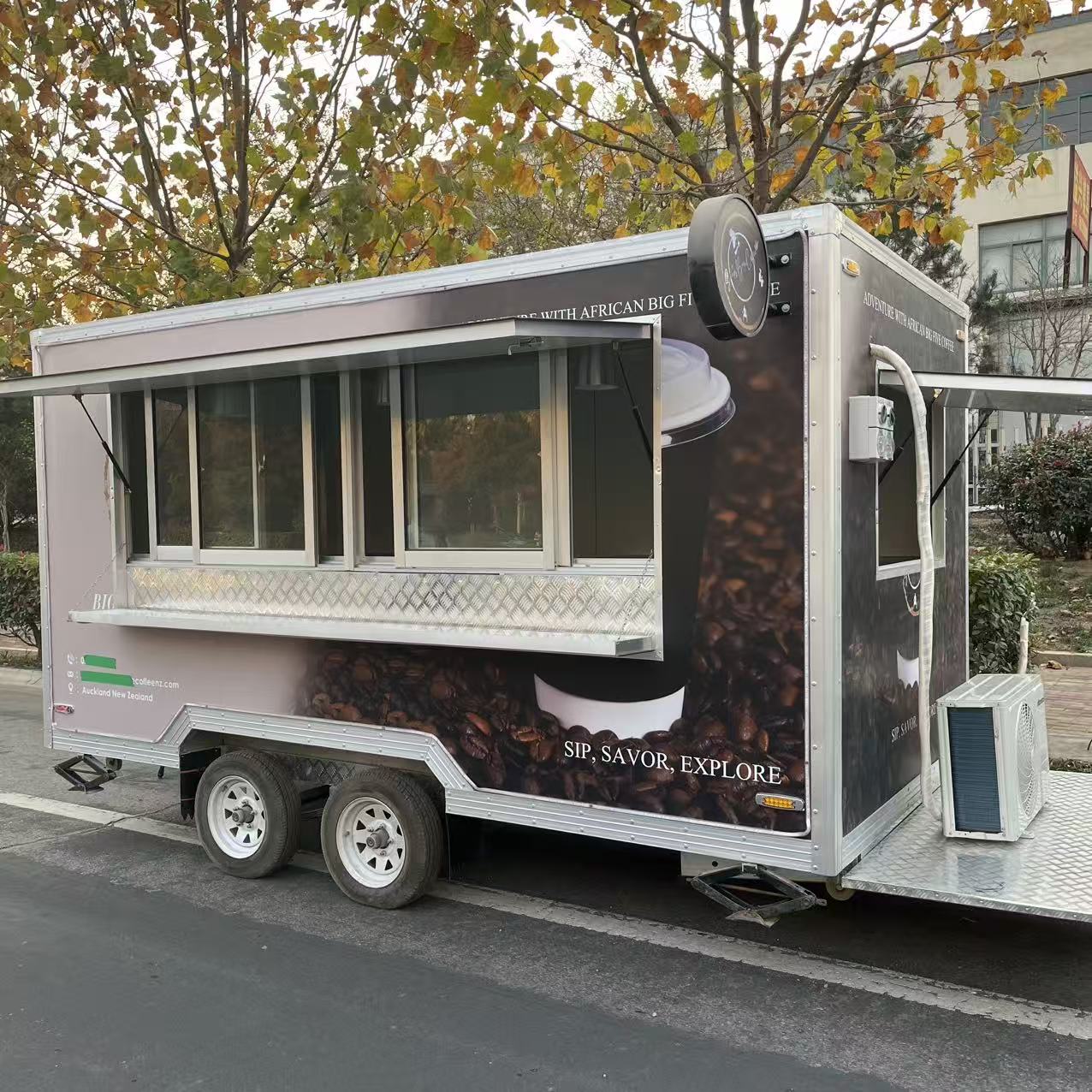 Commercial mobile coffee truck, multi-functional coffee sales trailer, mobile coffee truck, food truck and equipment integrated vehicle