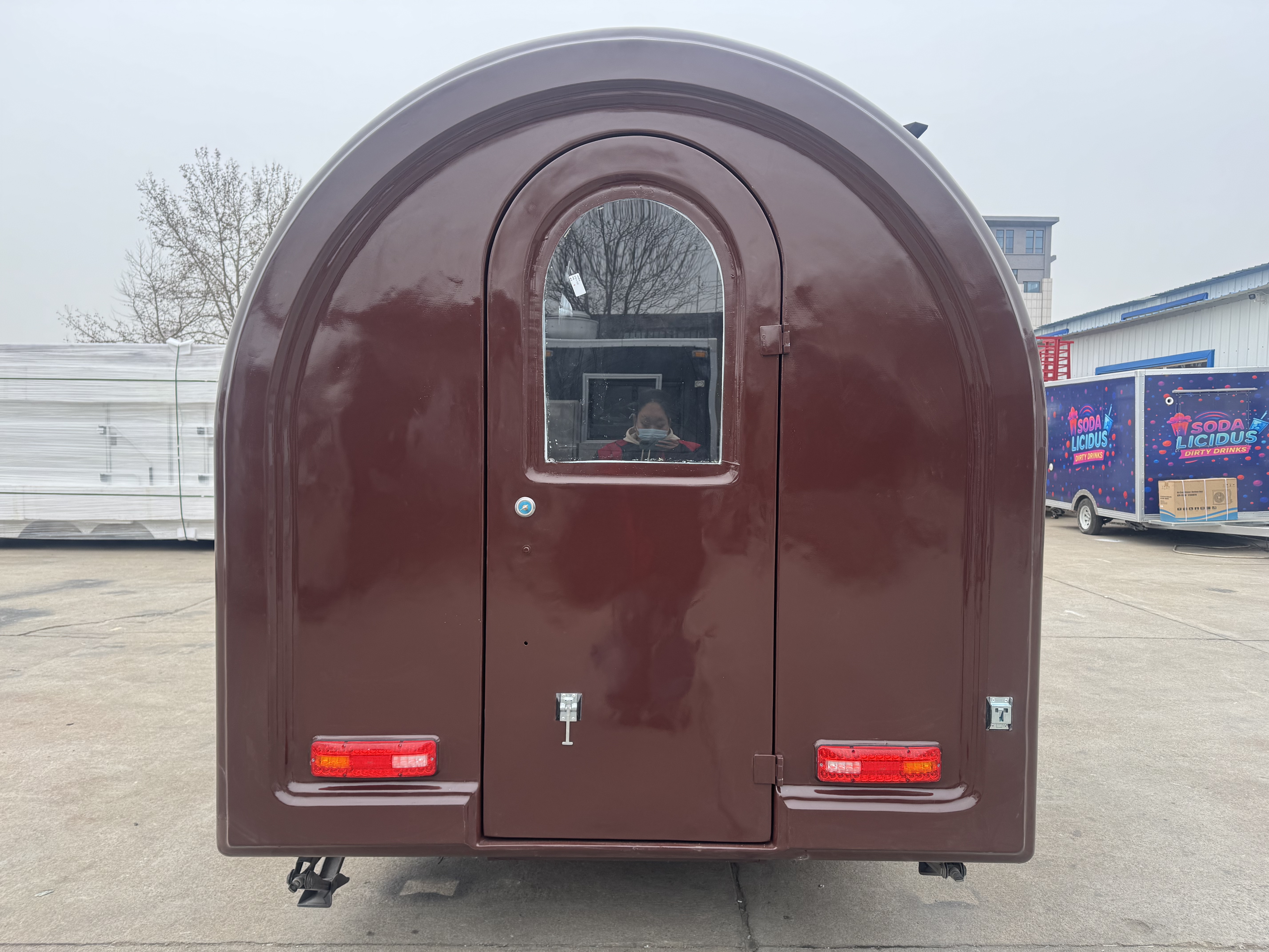 Retro wine red mobile food truck, a multi-functional mobile food sales trailer