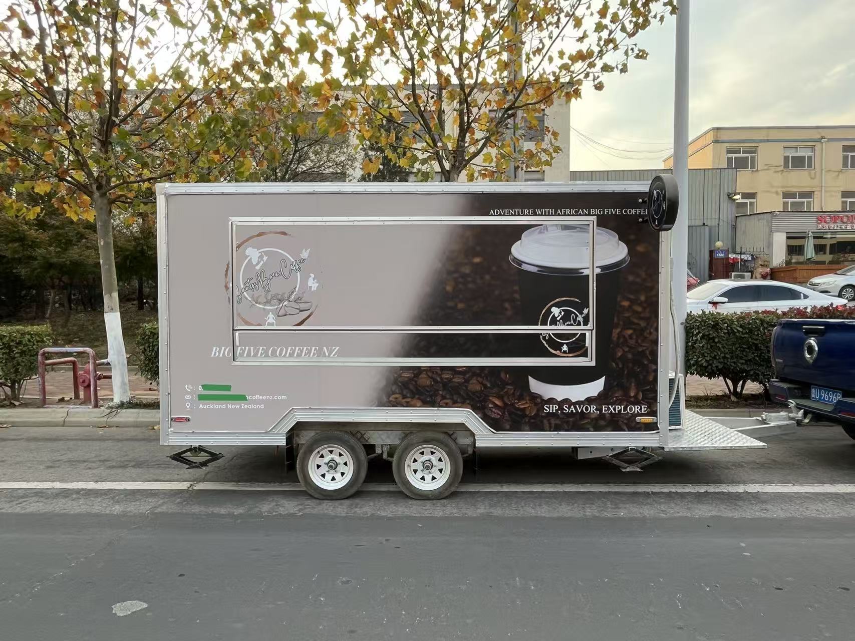 Commercial mobile coffee truck, multi-functional coffee sales trailer, mobile coffee truck, food truck and equipment integrated vehicle