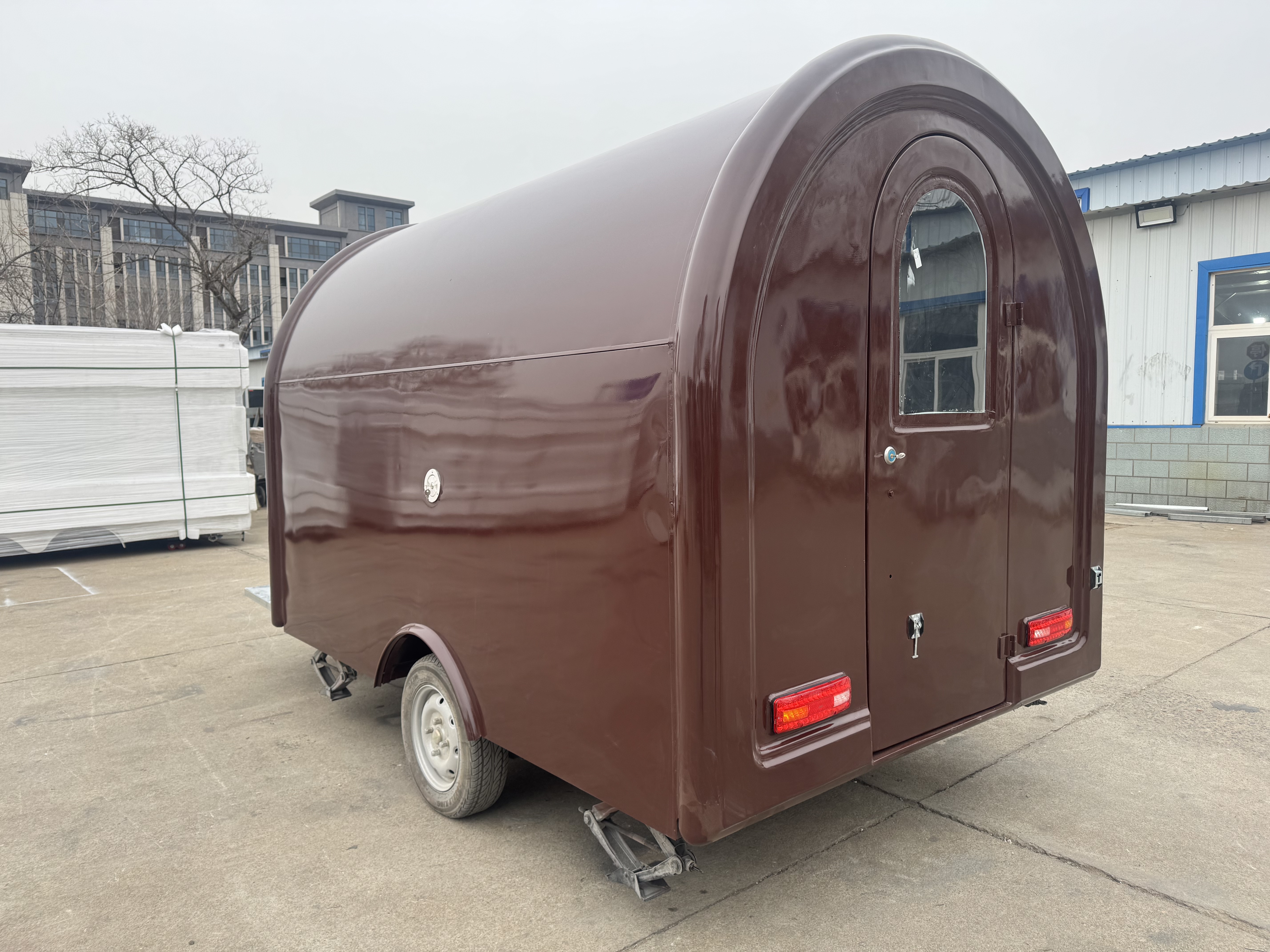 Retro wine red mobile food truck, a multi-functional mobile food sales trailer
