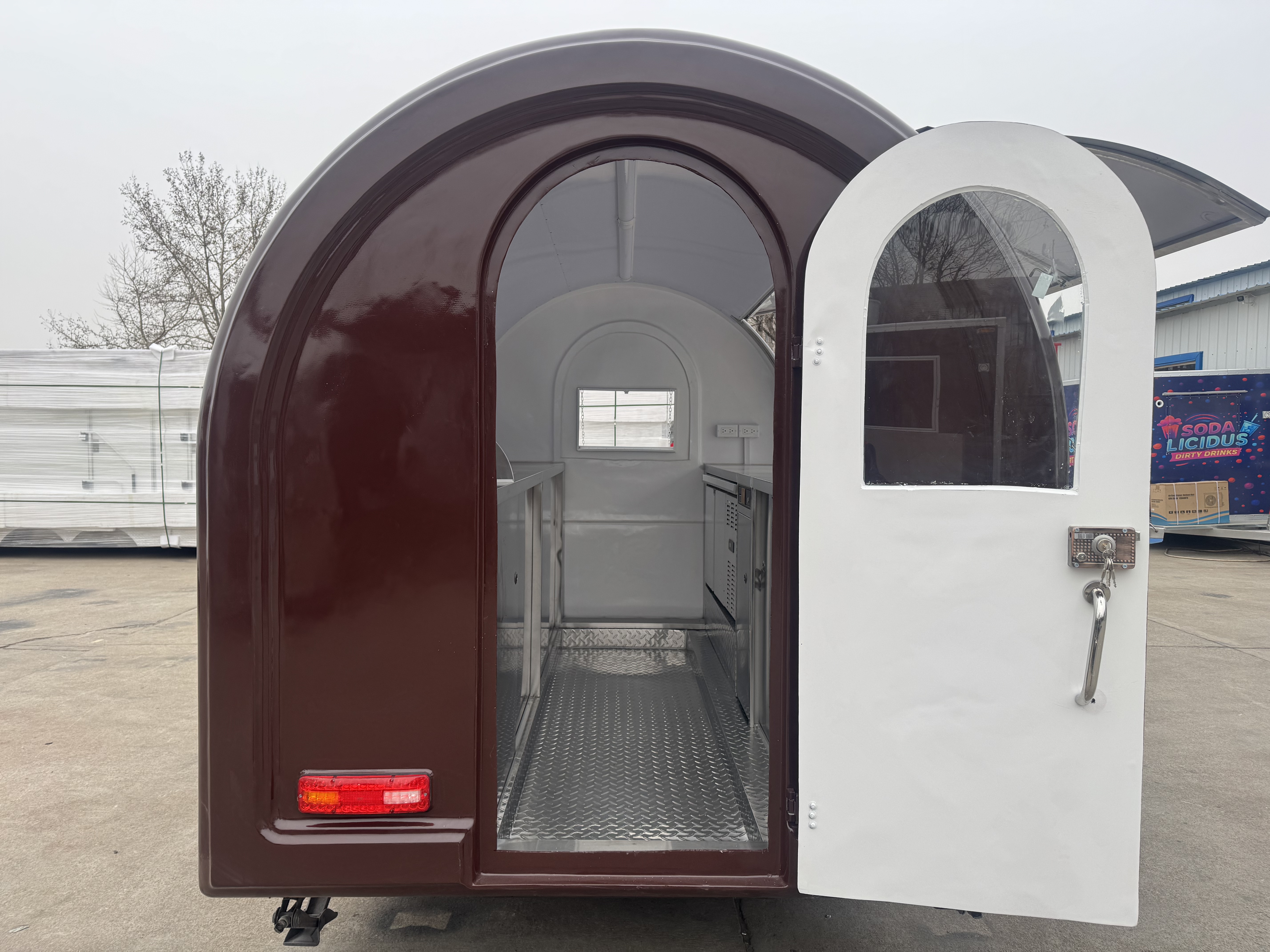 Retro wine red mobile food truck, a multi-functional mobile food sales trailer