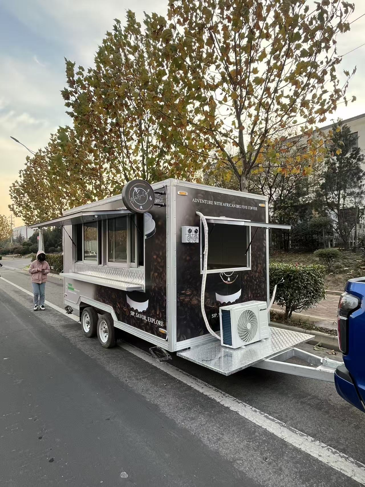 Commercial mobile coffee truck, multi-functional coffee sales trailer, mobile coffee truck, food truck and equipment integrated vehicle