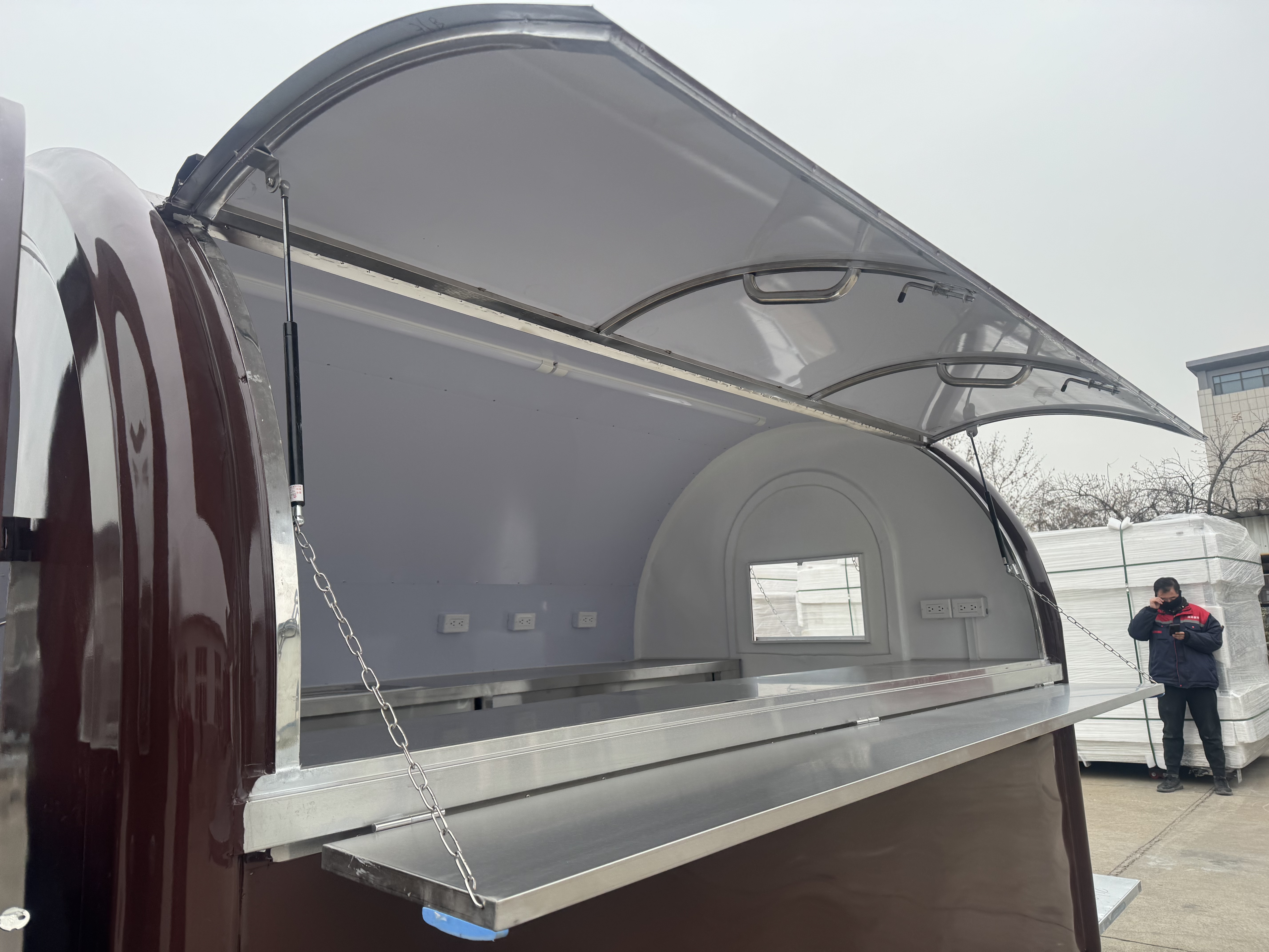 Retro wine red mobile food truck, a multi-functional mobile food sales trailer