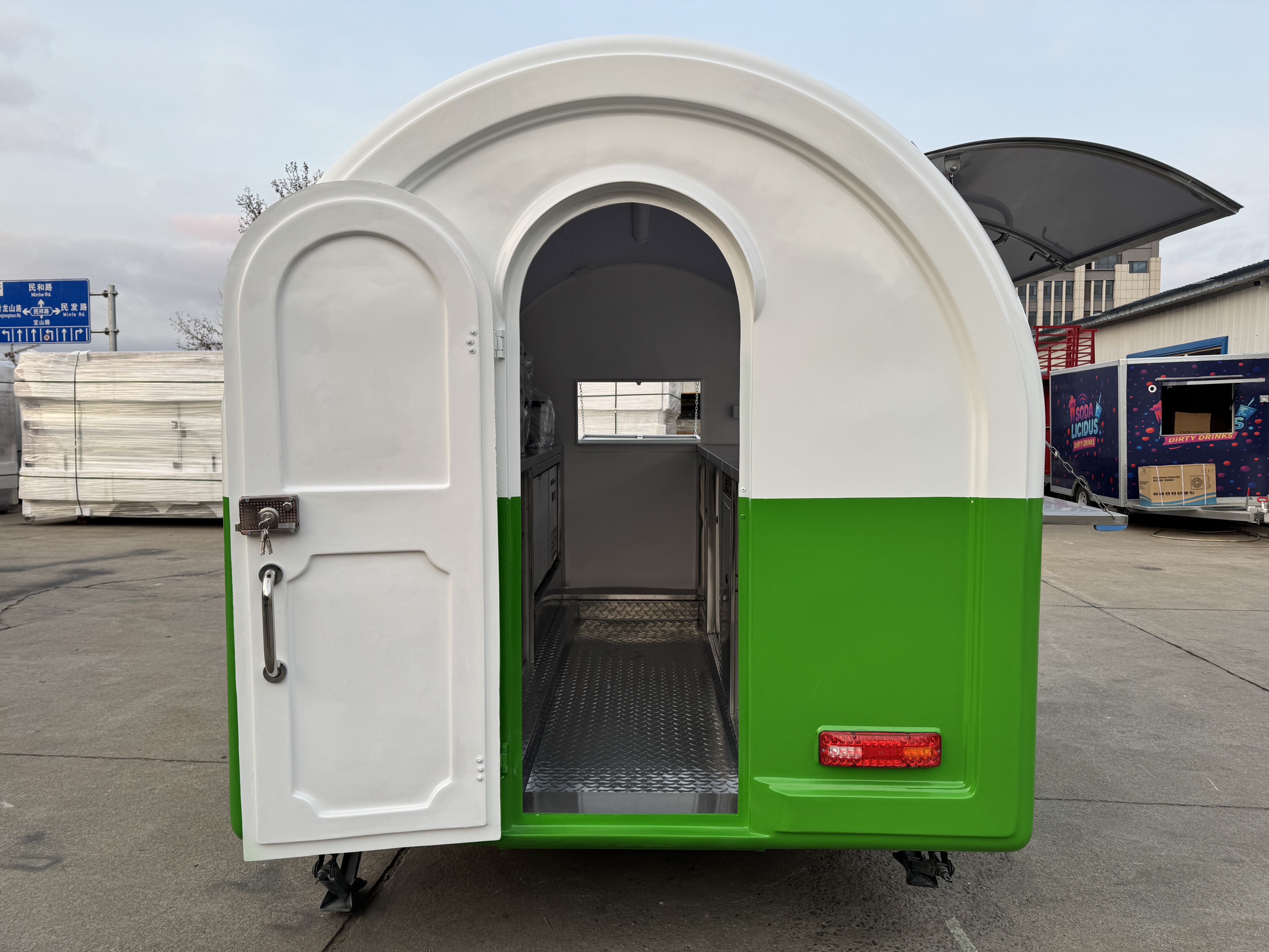Modern Green & White Compact Mobile Food Trailer – Street Food Cart for Small Business