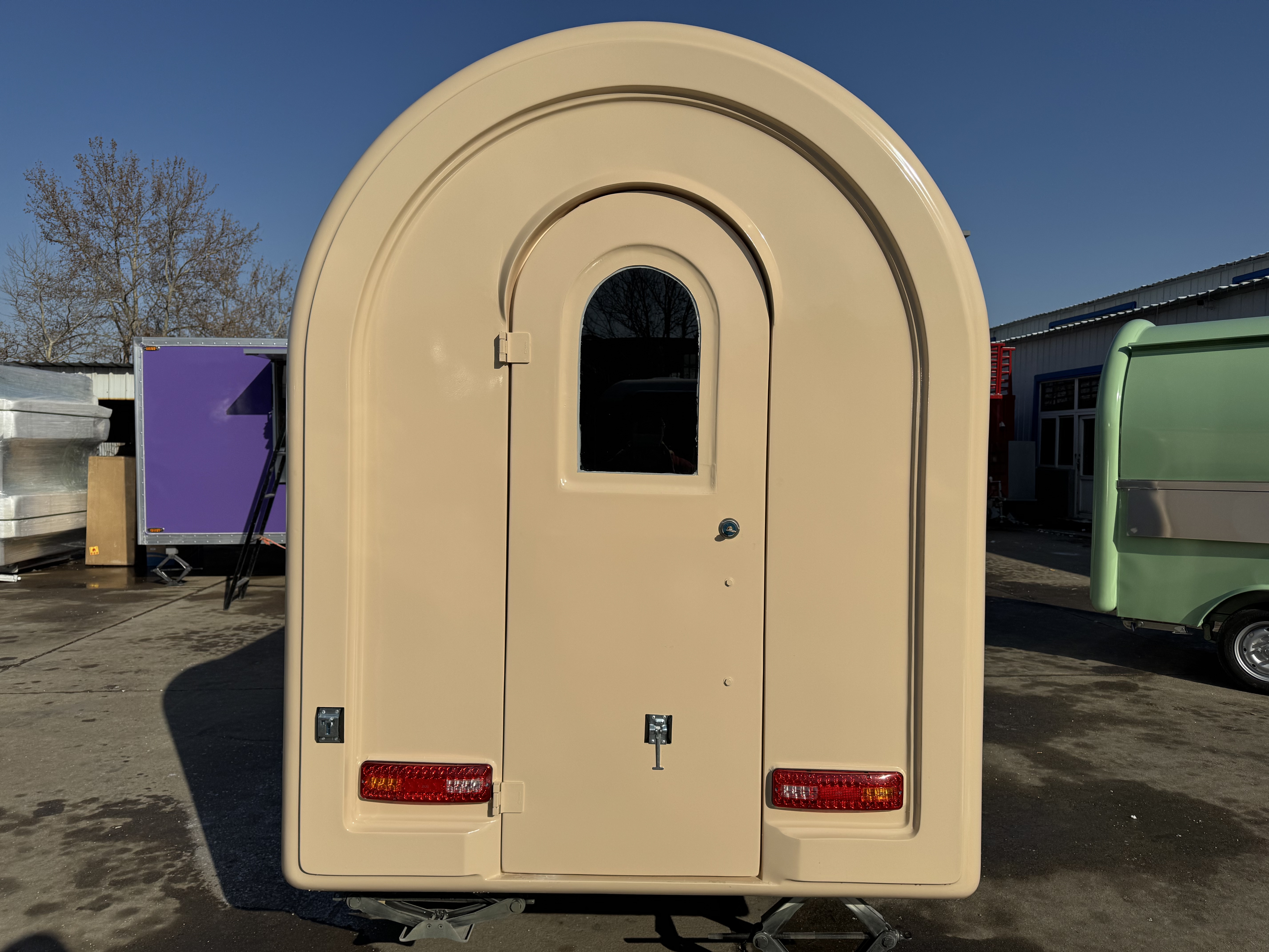 Cream-colored arc-shaped mobile food truck - a multi-functional mobile food truck for popular street food stalls