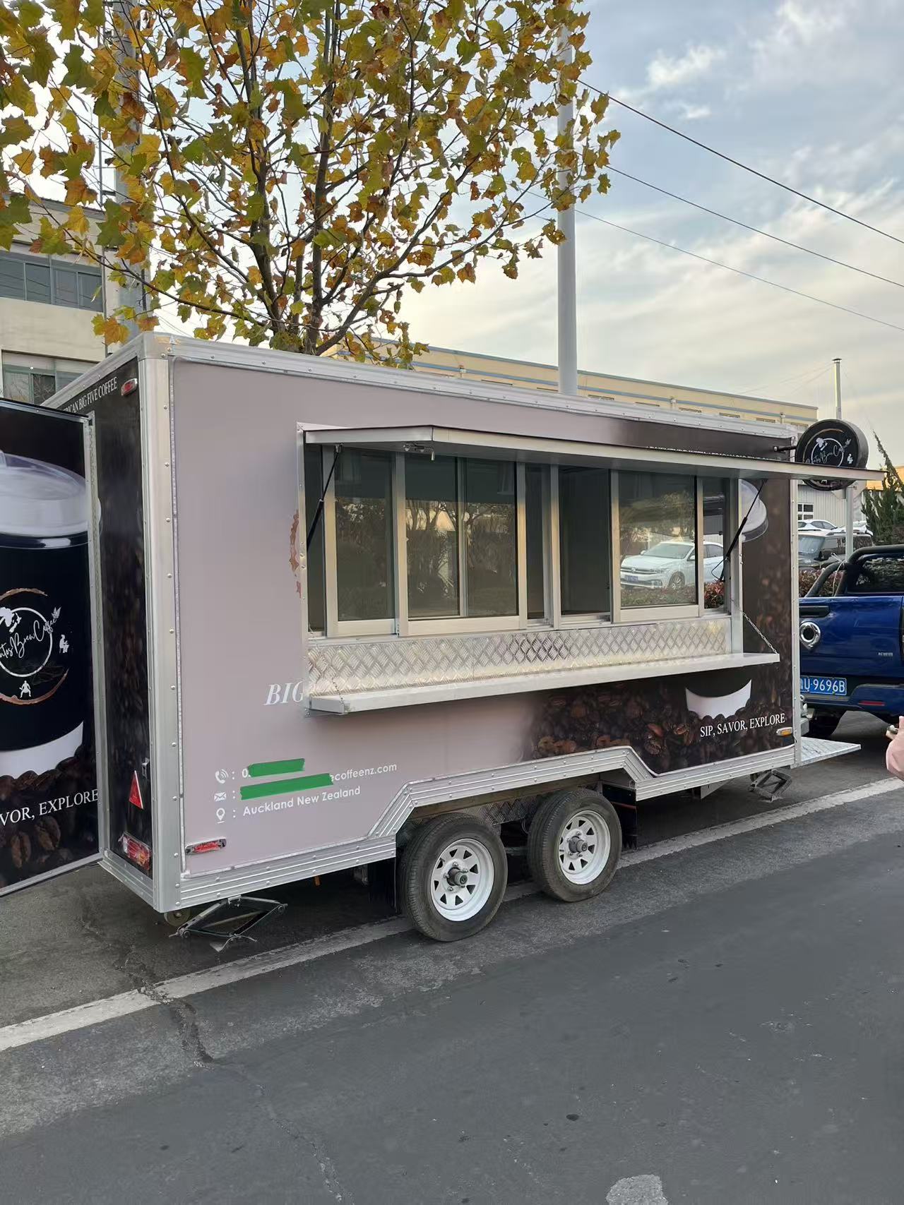 Commercial mobile coffee truck, multi-functional coffee sales trailer, mobile coffee truck, food truck and equipment integrated vehicle