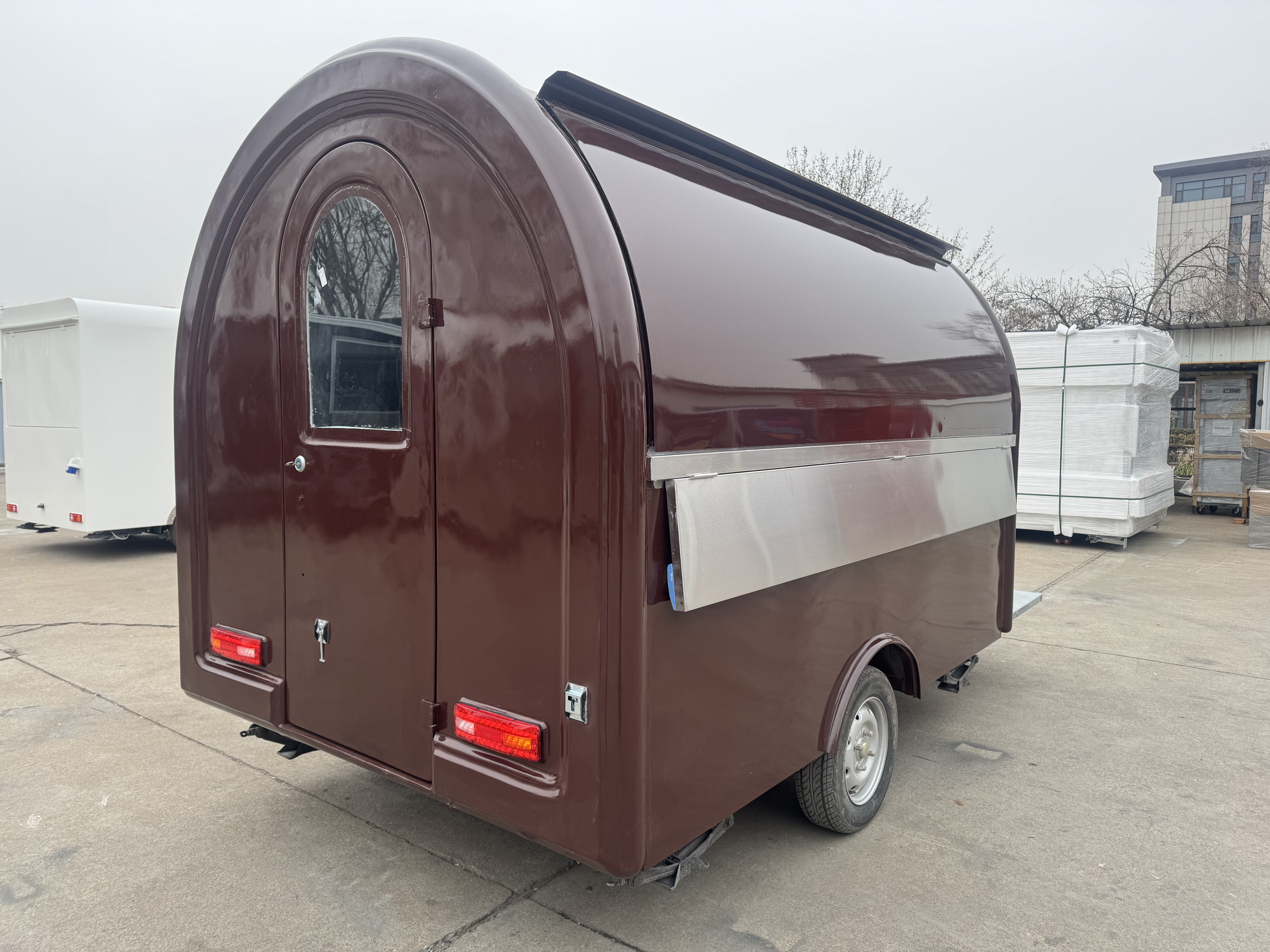 Retro wine red mobile food truck, a multi-functional mobile food sales trailer