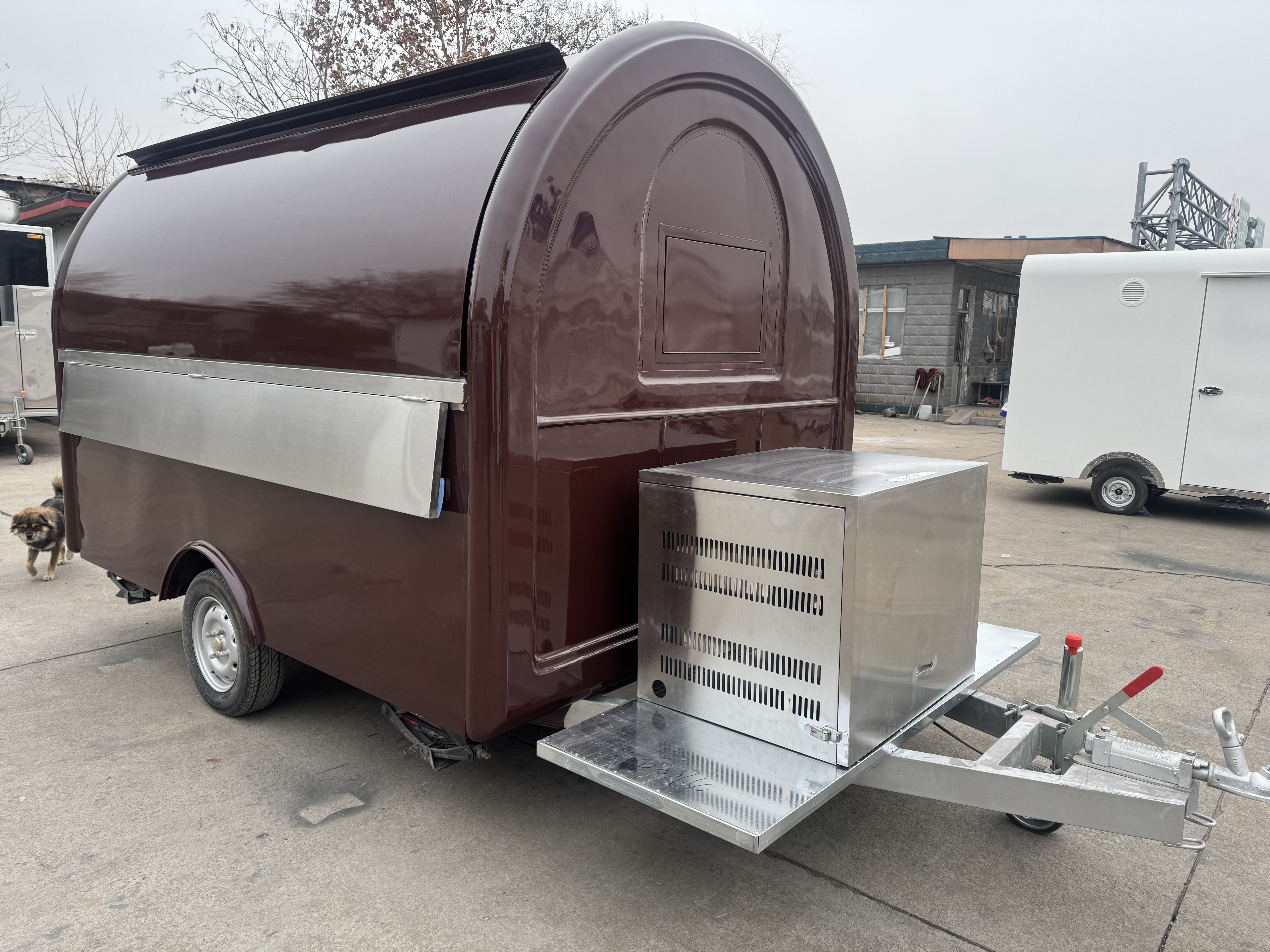 Retro wine red mobile food truck, a multi-functional mobile food sales trailer