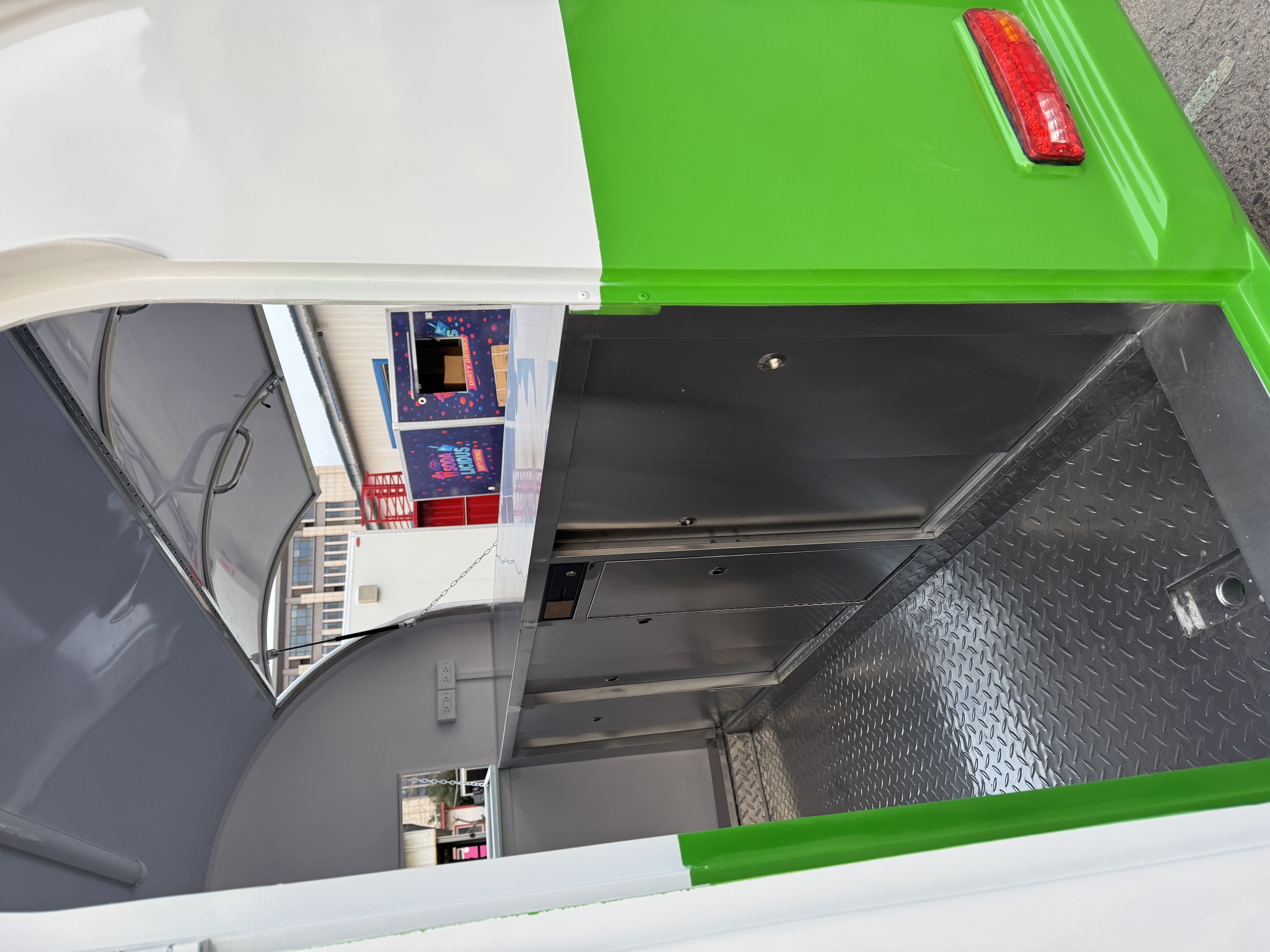 Modern Green & White Compact Mobile Food Trailer – Street Food Cart for Small Business