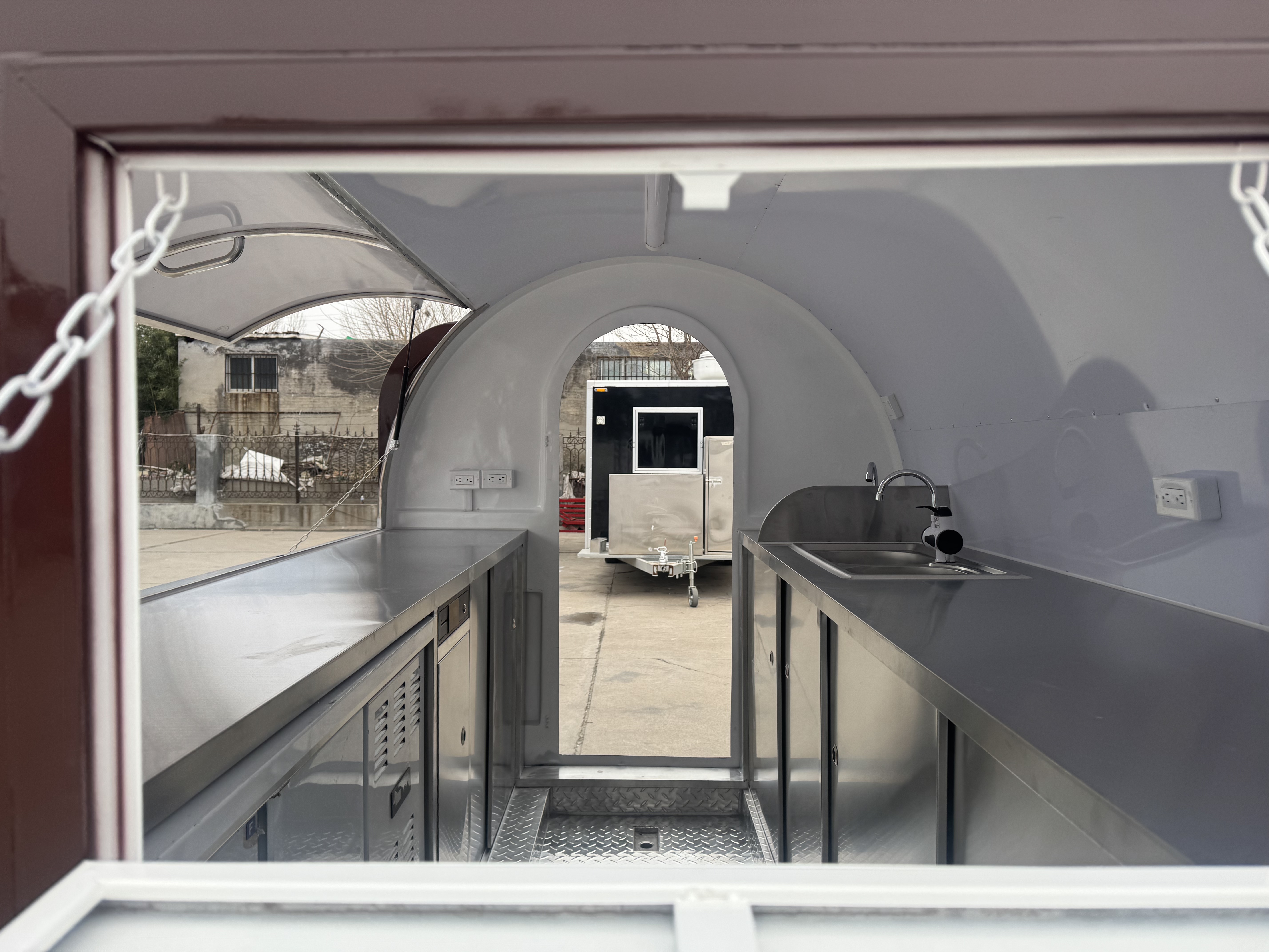 Retro wine red mobile food truck, a multi-functional mobile food sales trailer