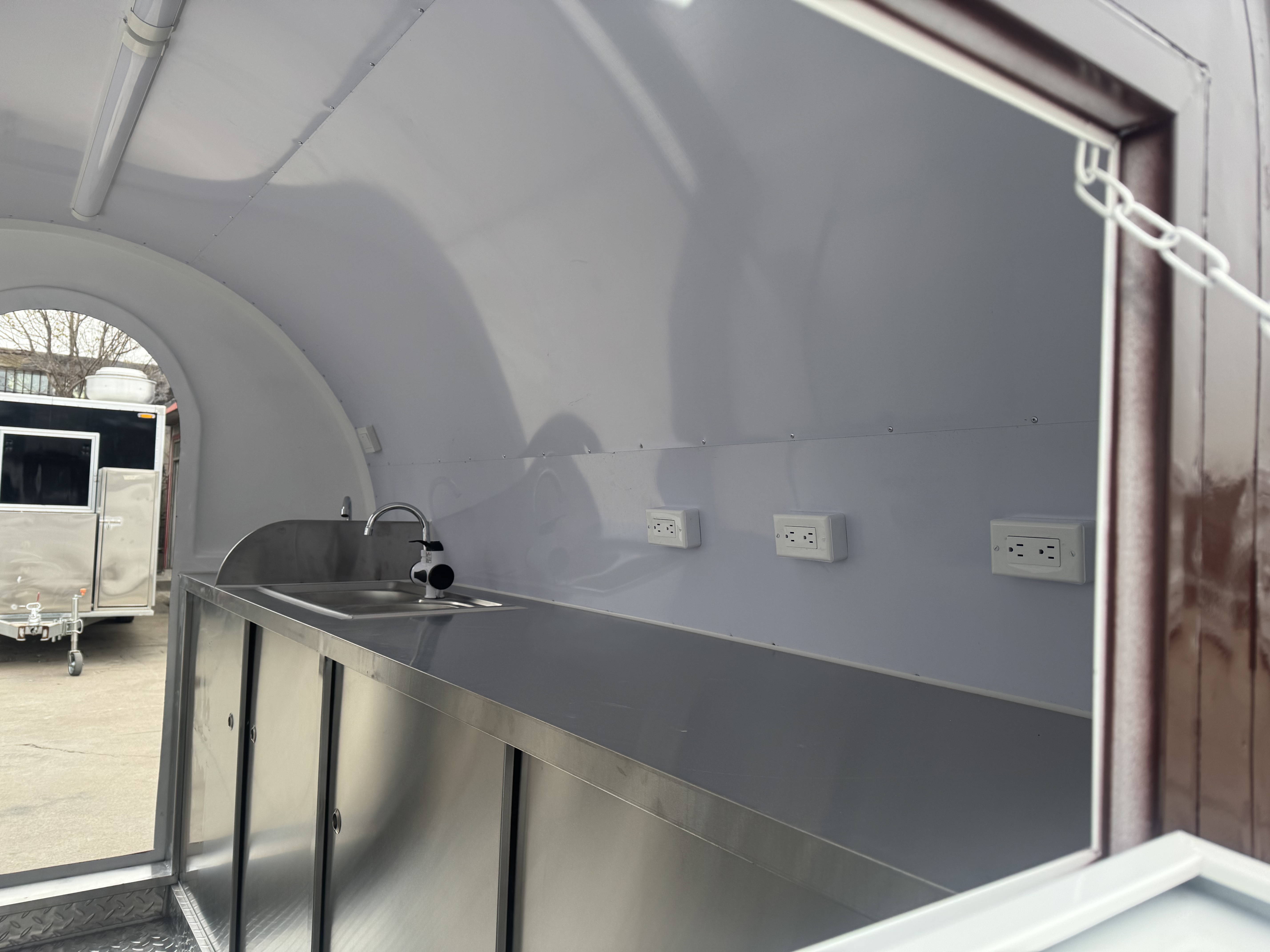 Retro wine red mobile food truck, a multi-functional mobile food sales trailer