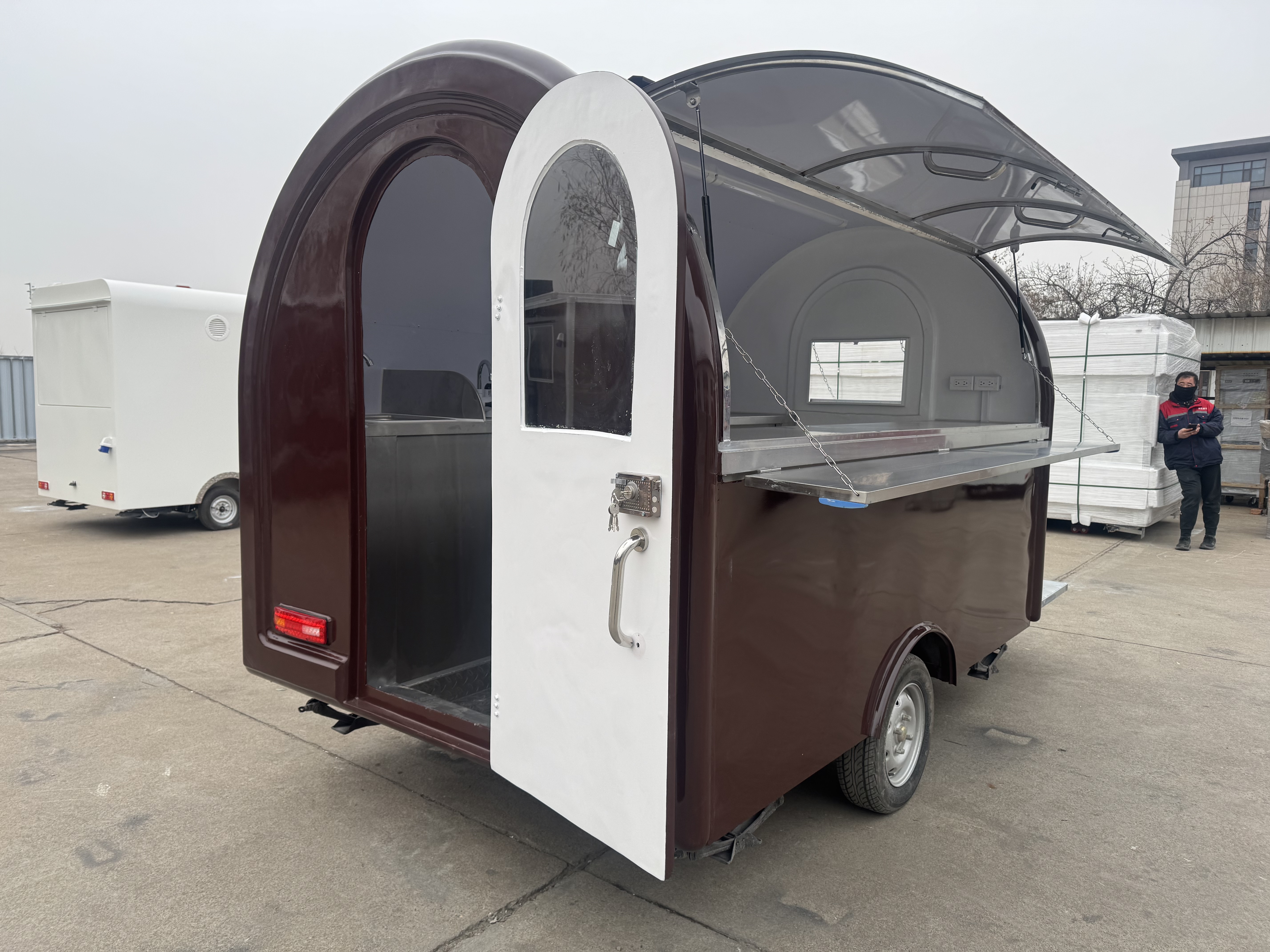 Retro wine red mobile food truck, a multi-functional mobile food sales trailer