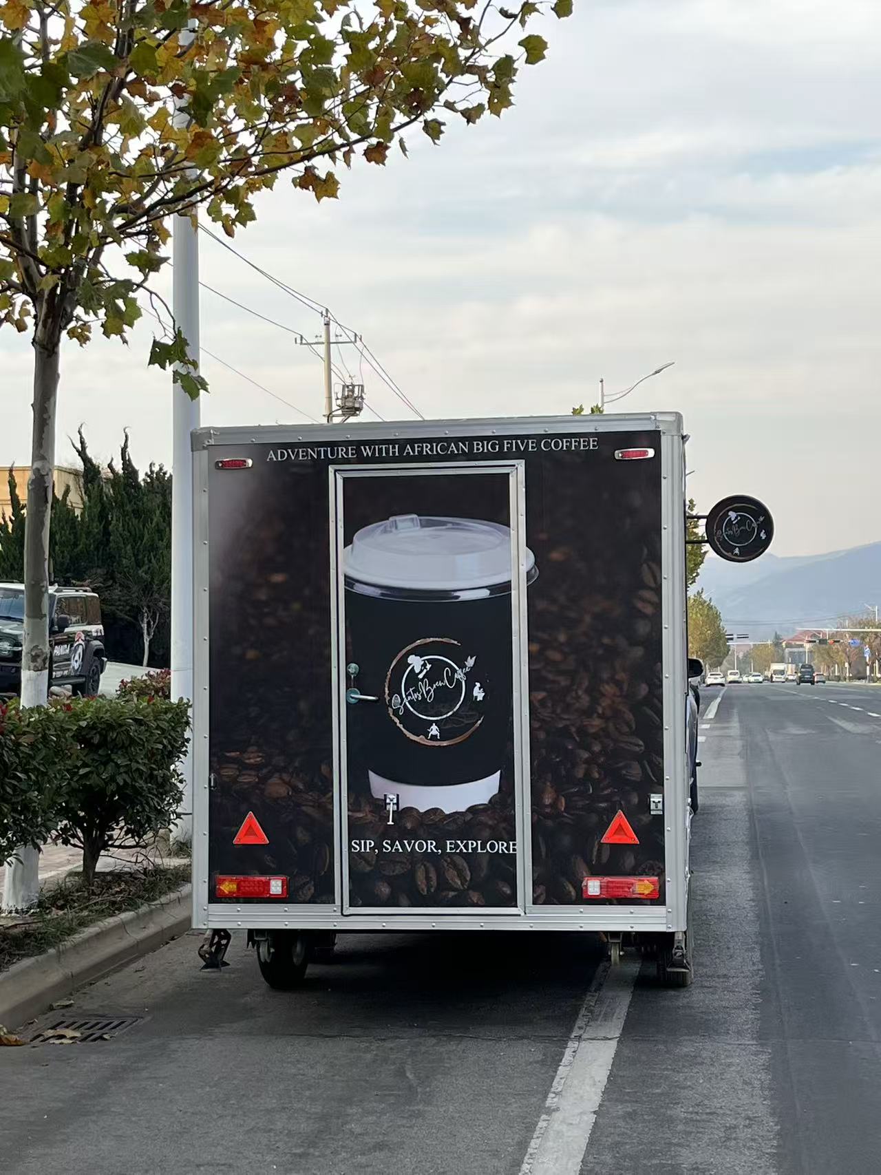 Commercial mobile coffee truck, multi-functional coffee sales trailer, mobile coffee truck, food truck and equipment integrated vehicle