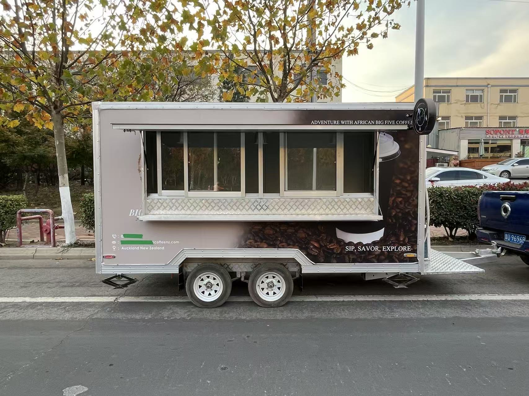 Commercial mobile coffee truck, multi-functional coffee sales trailer, mobile coffee truck, food truck and equipment integrated vehicle