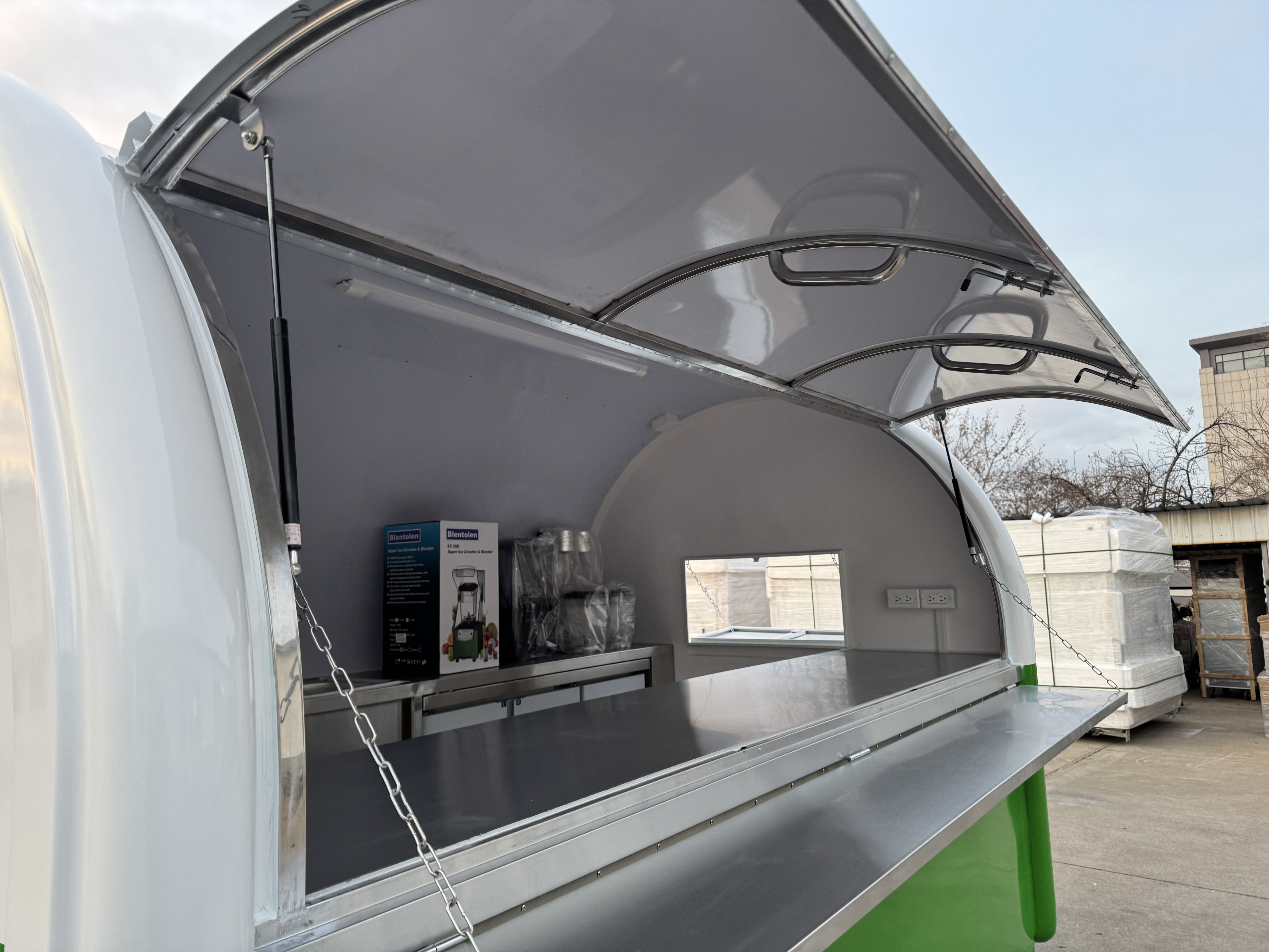 Modern Green & White Compact Mobile Food Trailer – Street Food Cart for Small Business